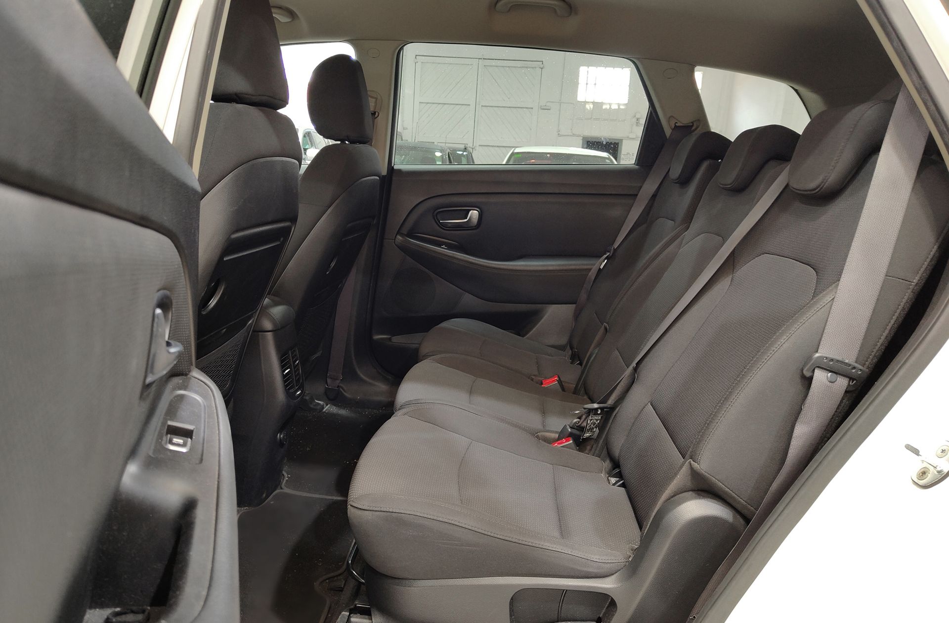Kia Carens 1.7 CRDi VGT Eco-Dynam x-Tech - foto 11