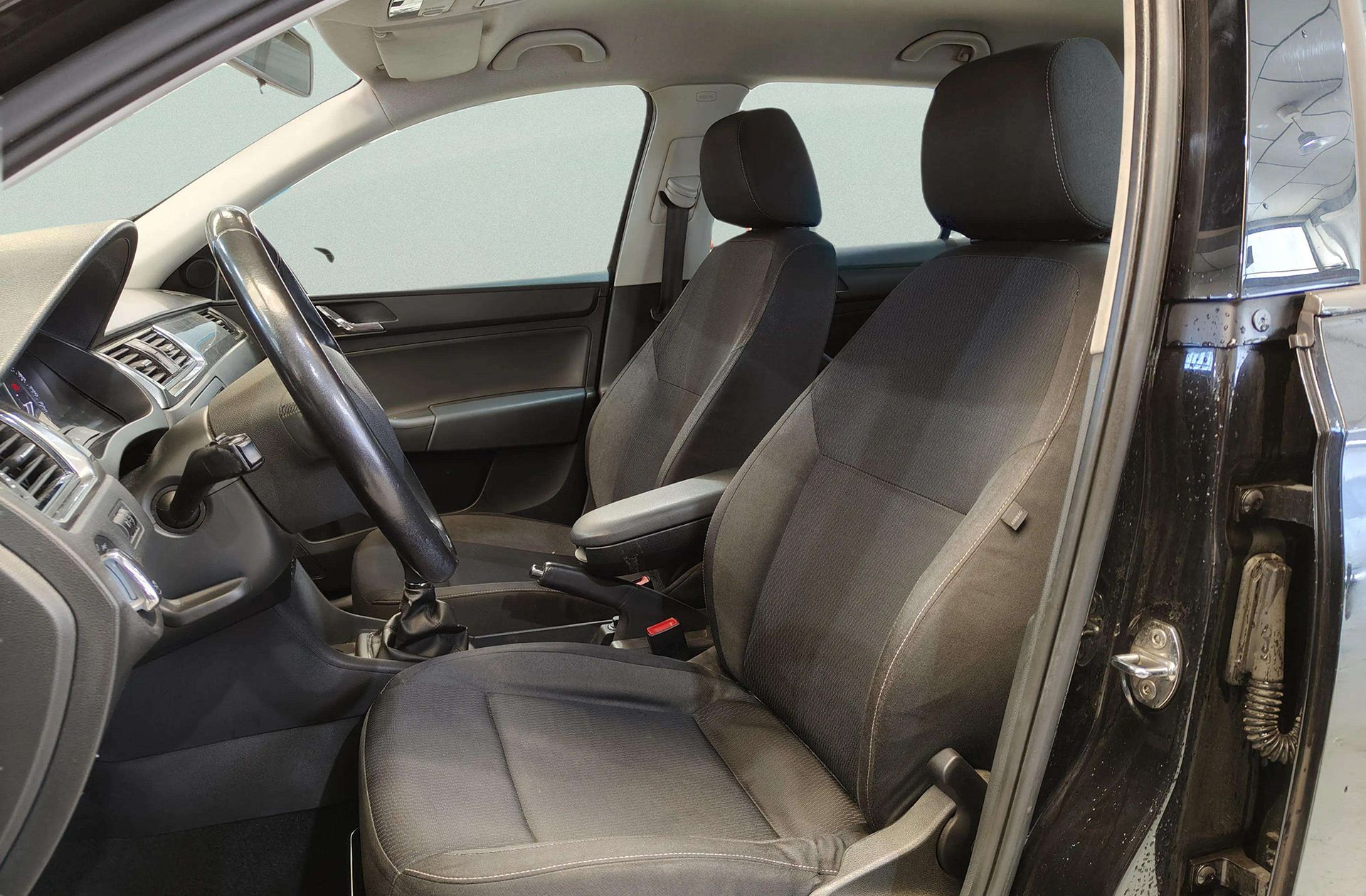 Škoda Spaceback 1.6 TDI CR Ambition - foto 9