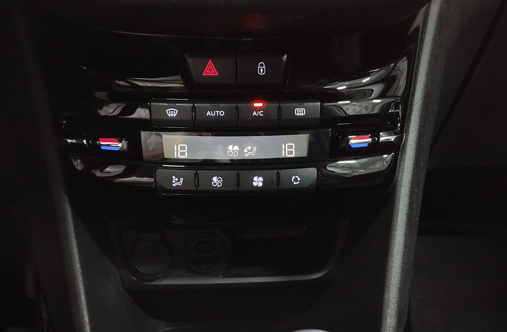 Peugeot 2008 BlueHDi 120 Allure - foto 34