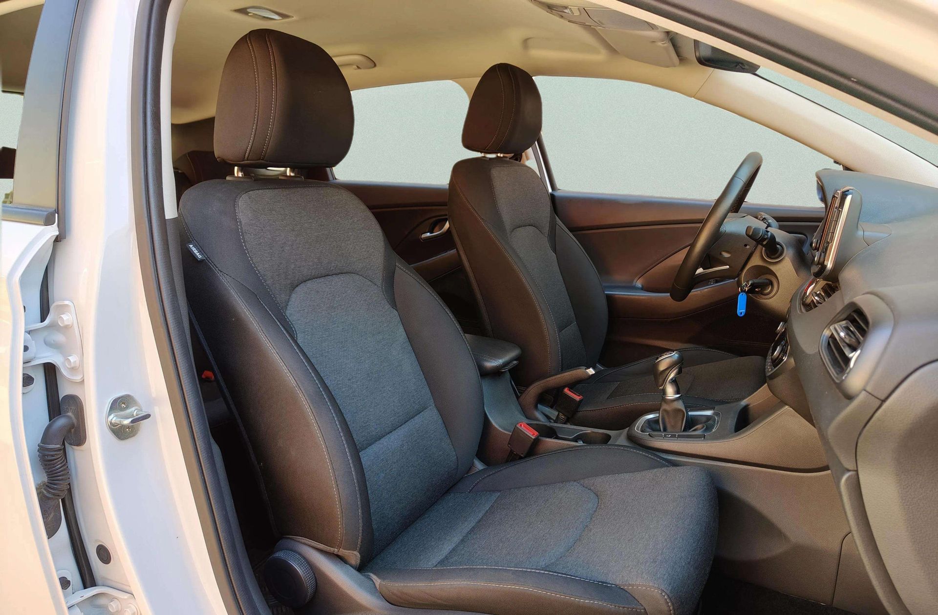 Hyundai i30 1.5 DPI Klass SLX - foto 17