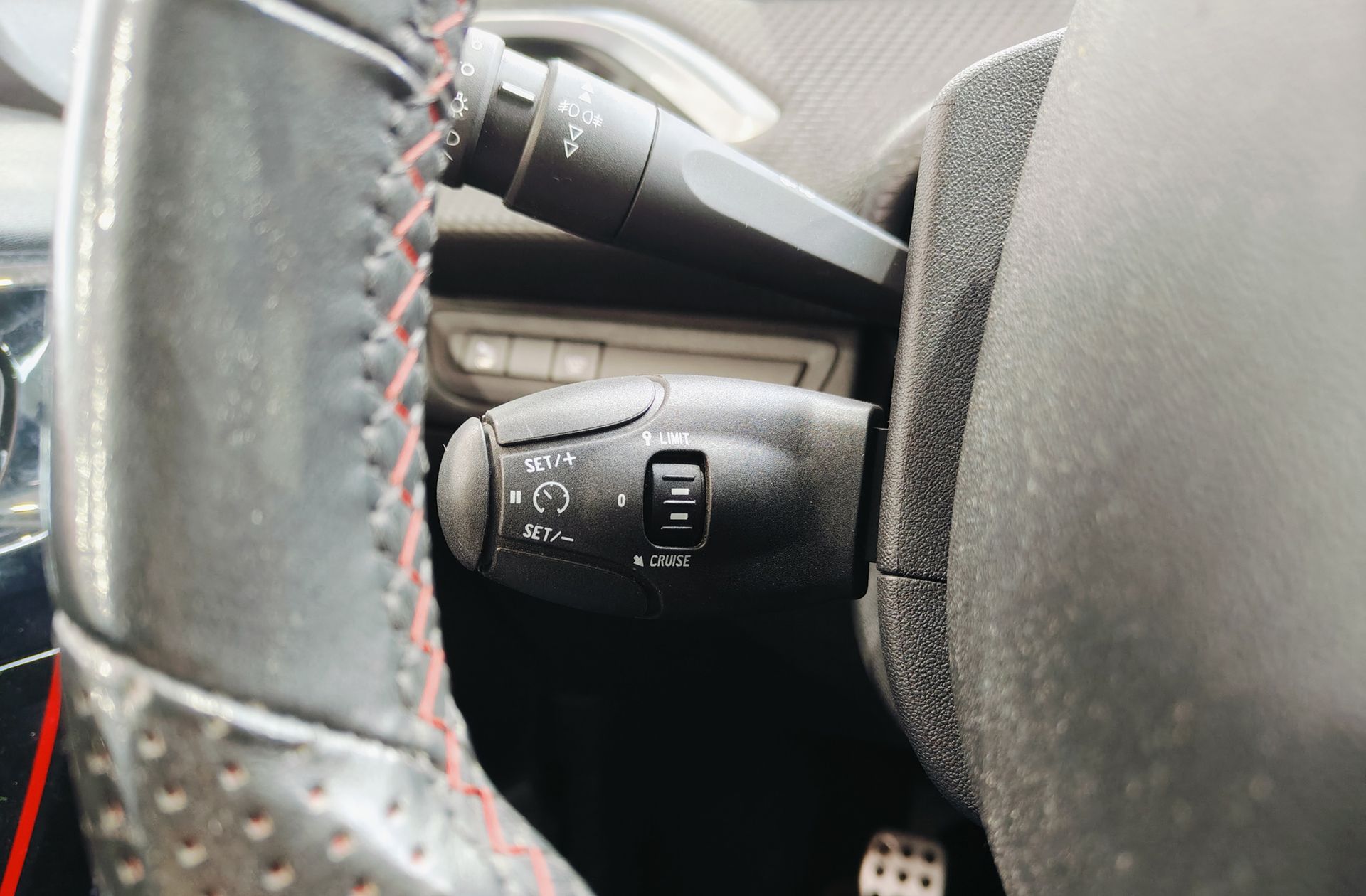 Peugeot 2008 BlueHDi 120 GT Line - foto 28