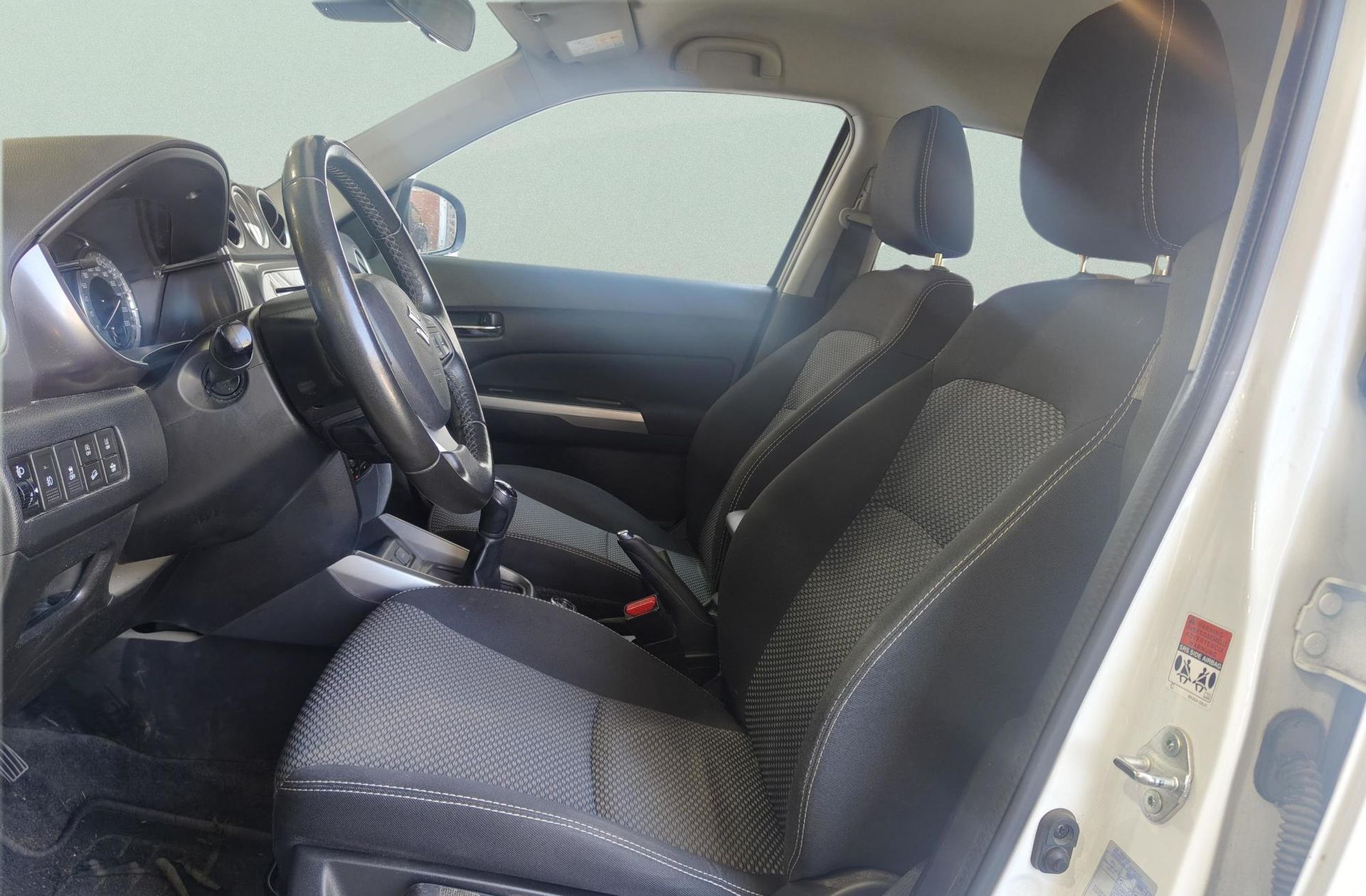 Suzuki Vitara 1.0 Turbo GLE 4WD - foto 11