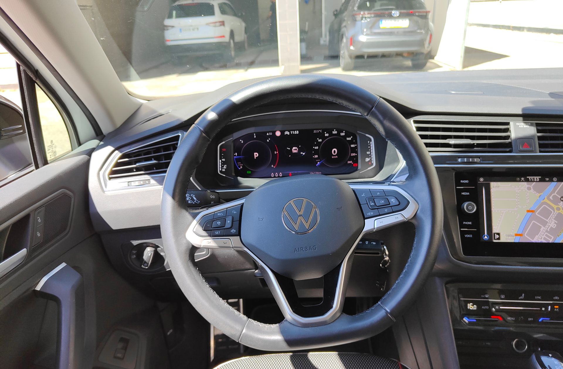 Volkswagen Tiguan Urban Sport 2.0 TDI DSG - foto 24