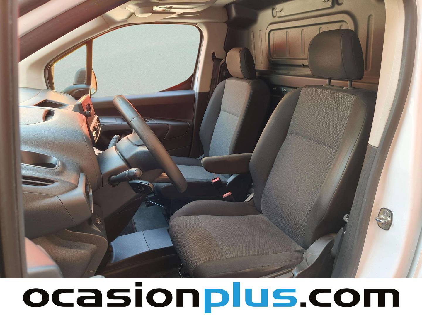 Foto asientos delanteros Citroën Berlingo Citroën Berlingo Furgon BlueHDi 100 Talla M Club (102 CV)