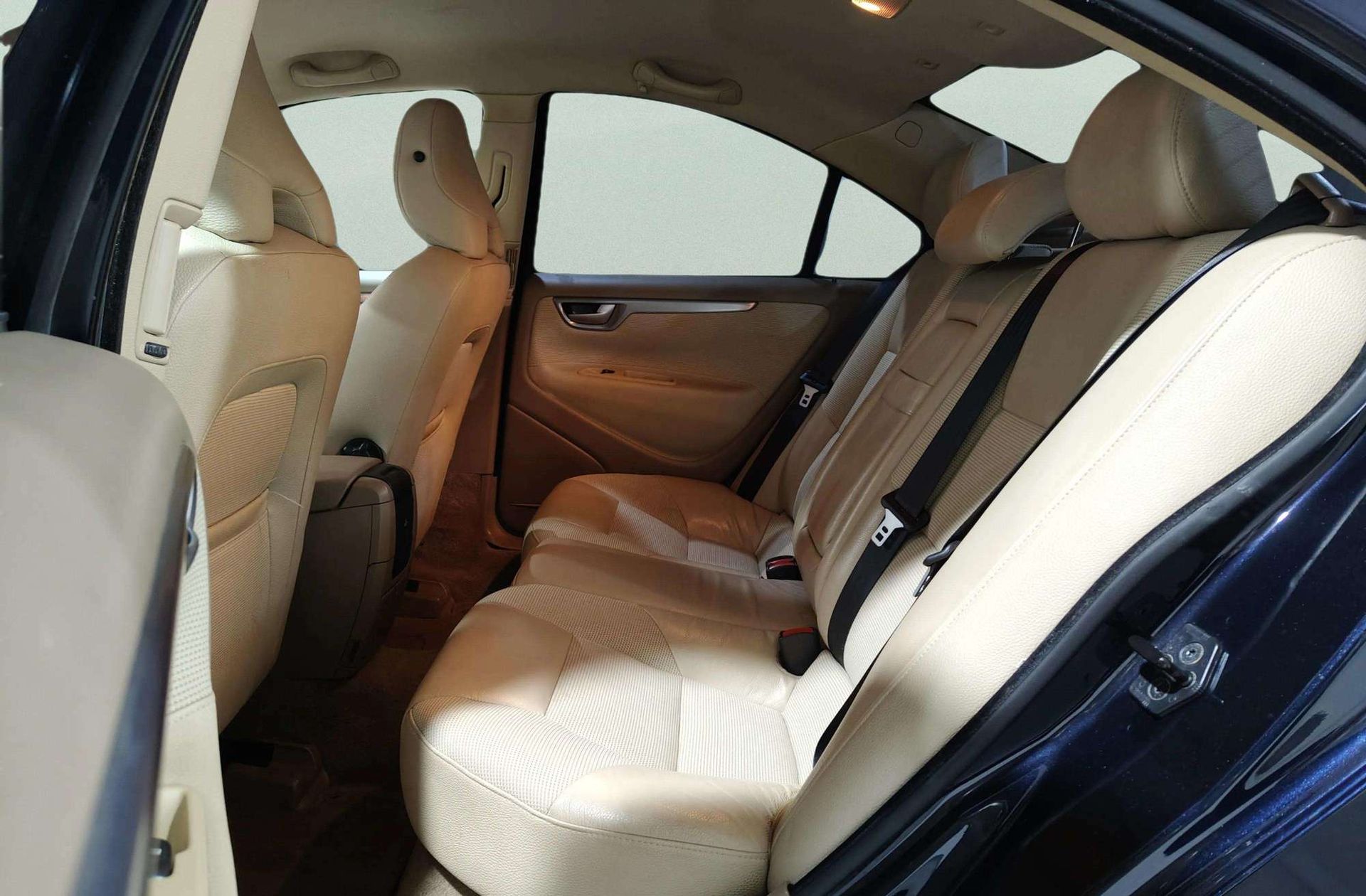 Volvo S60 2.4D Momentum - foto 9
