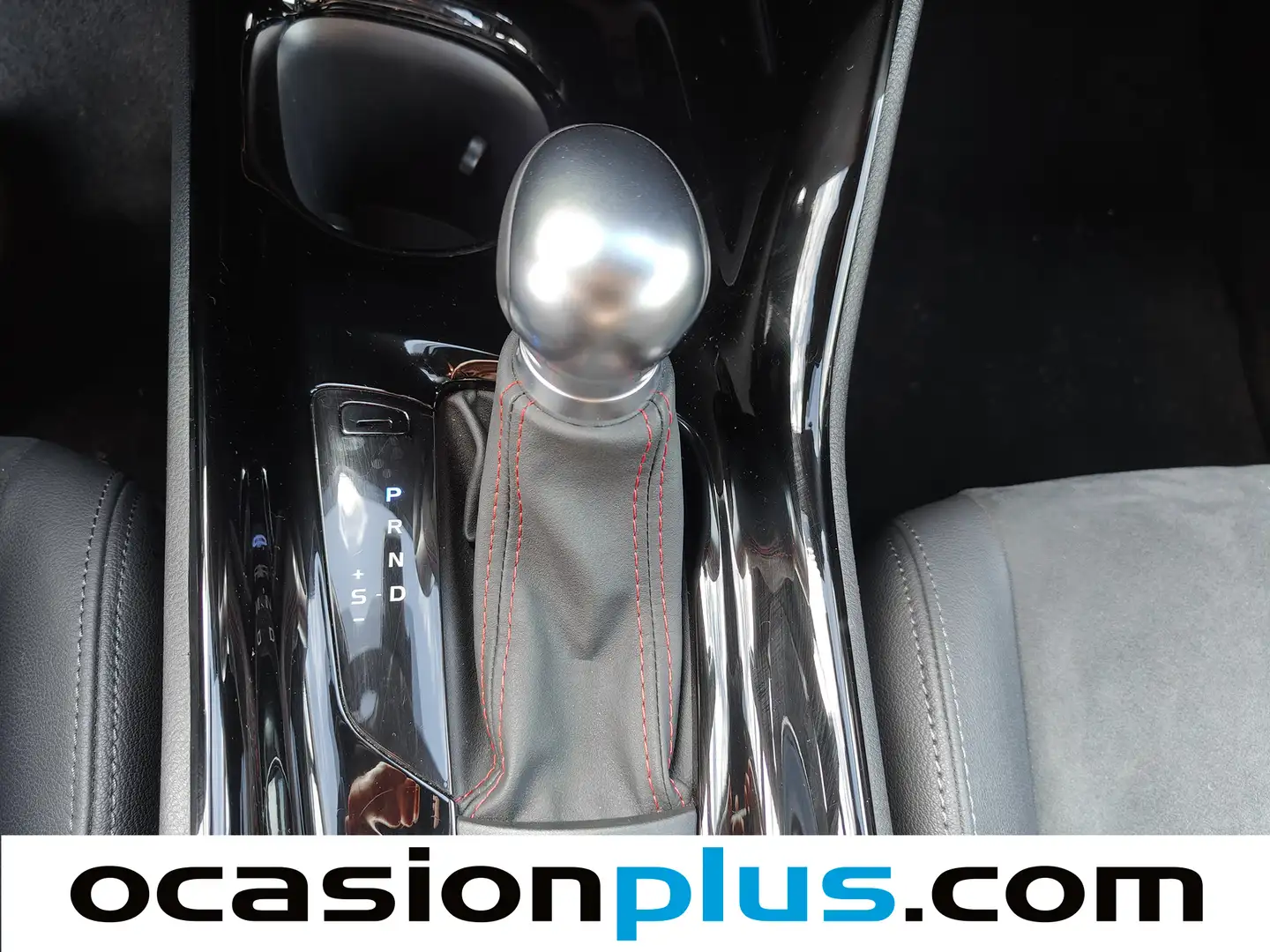 Foto Toyota C-HR Toyota C-HR 180H GR Sport Black Edition Auto (184 CV)