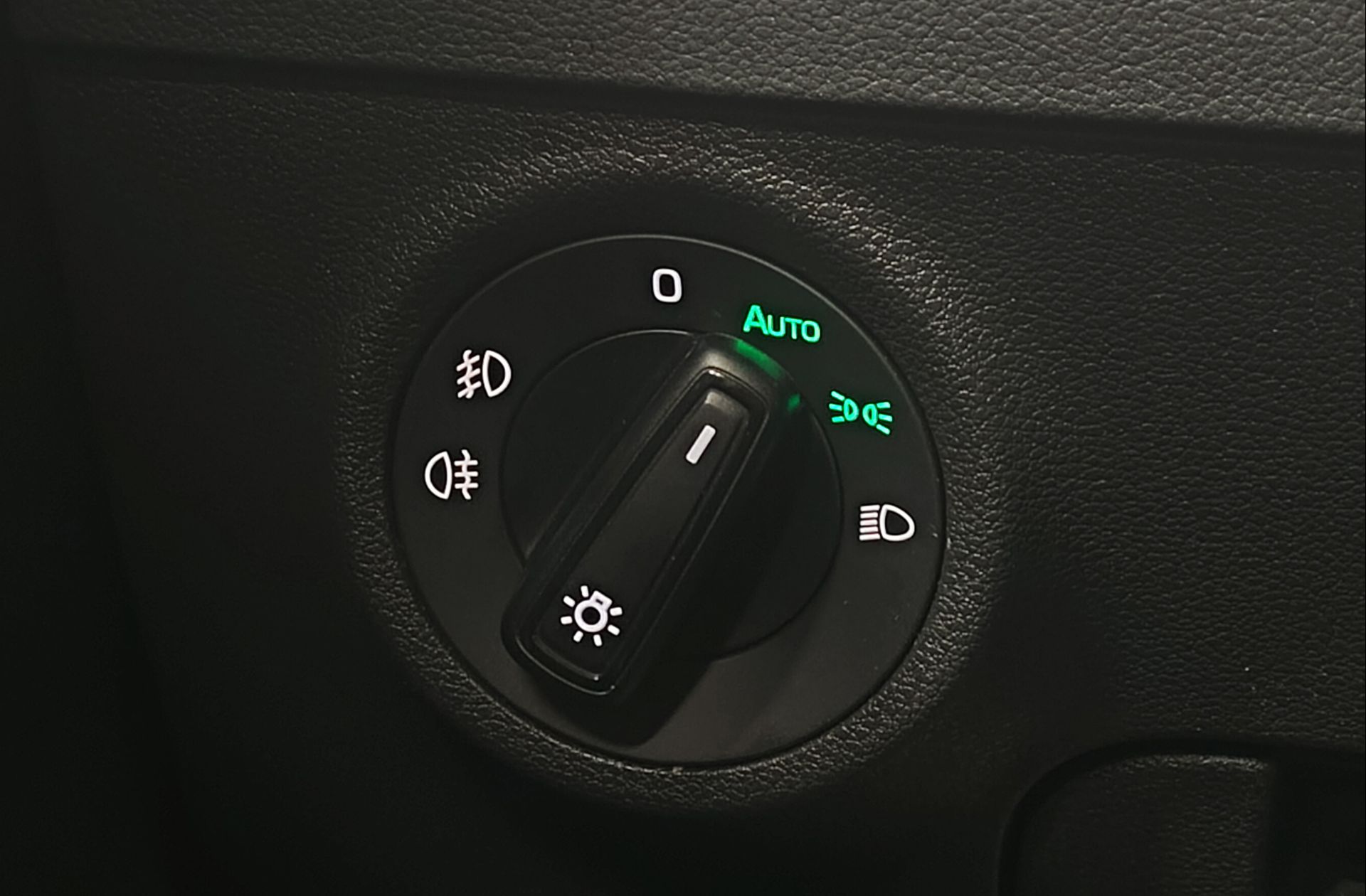 Škoda Karoq 1.0 TSI Selection - foto 23
