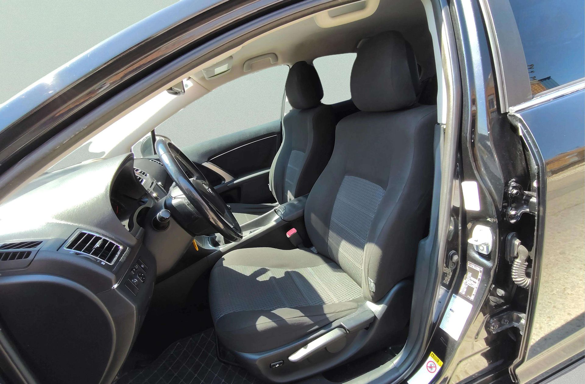 Toyota Avensis 120 D Advance - foto 9