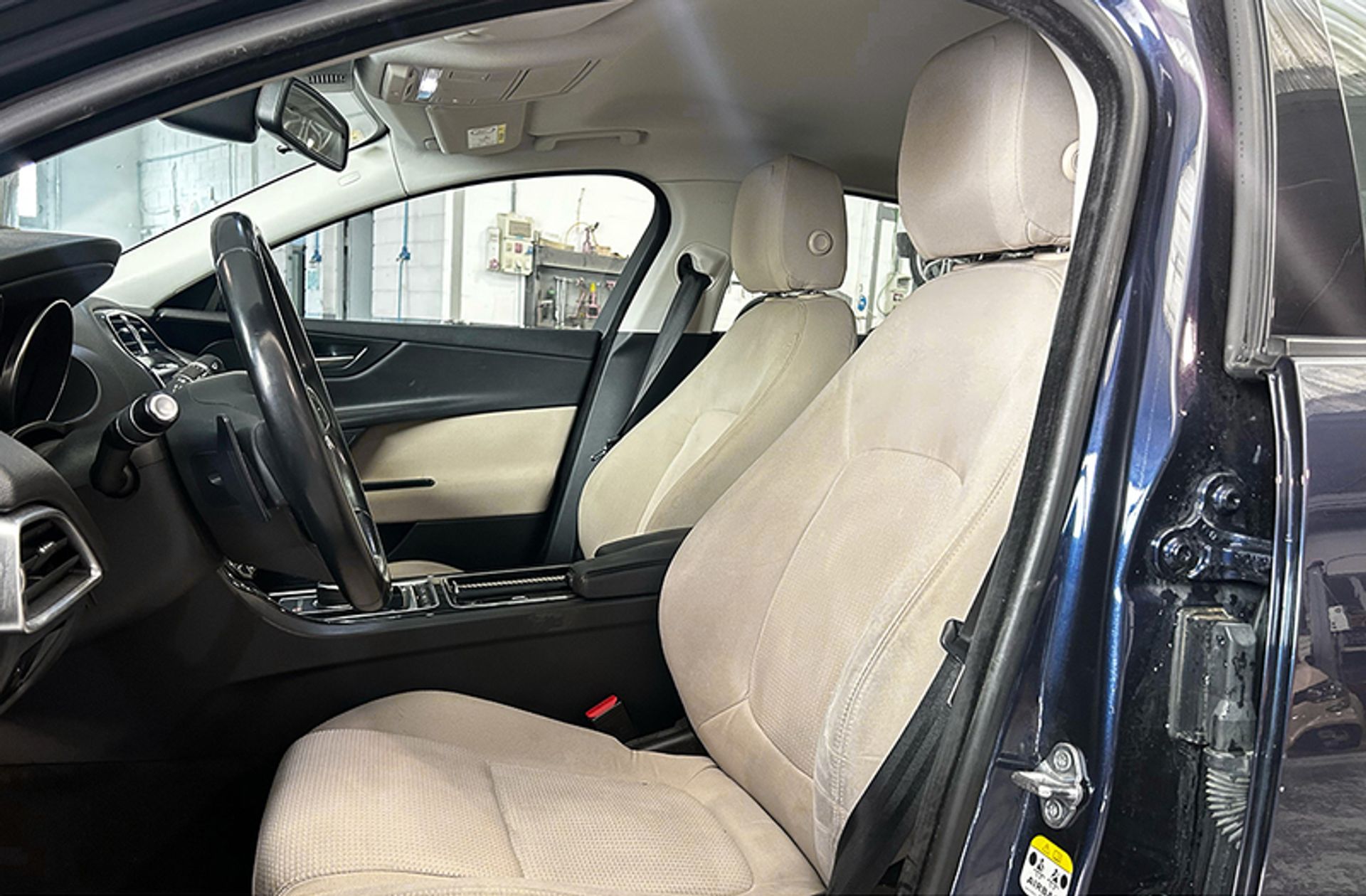 Jaguar XE 2.0 Diesel Pure RWD - foto 9