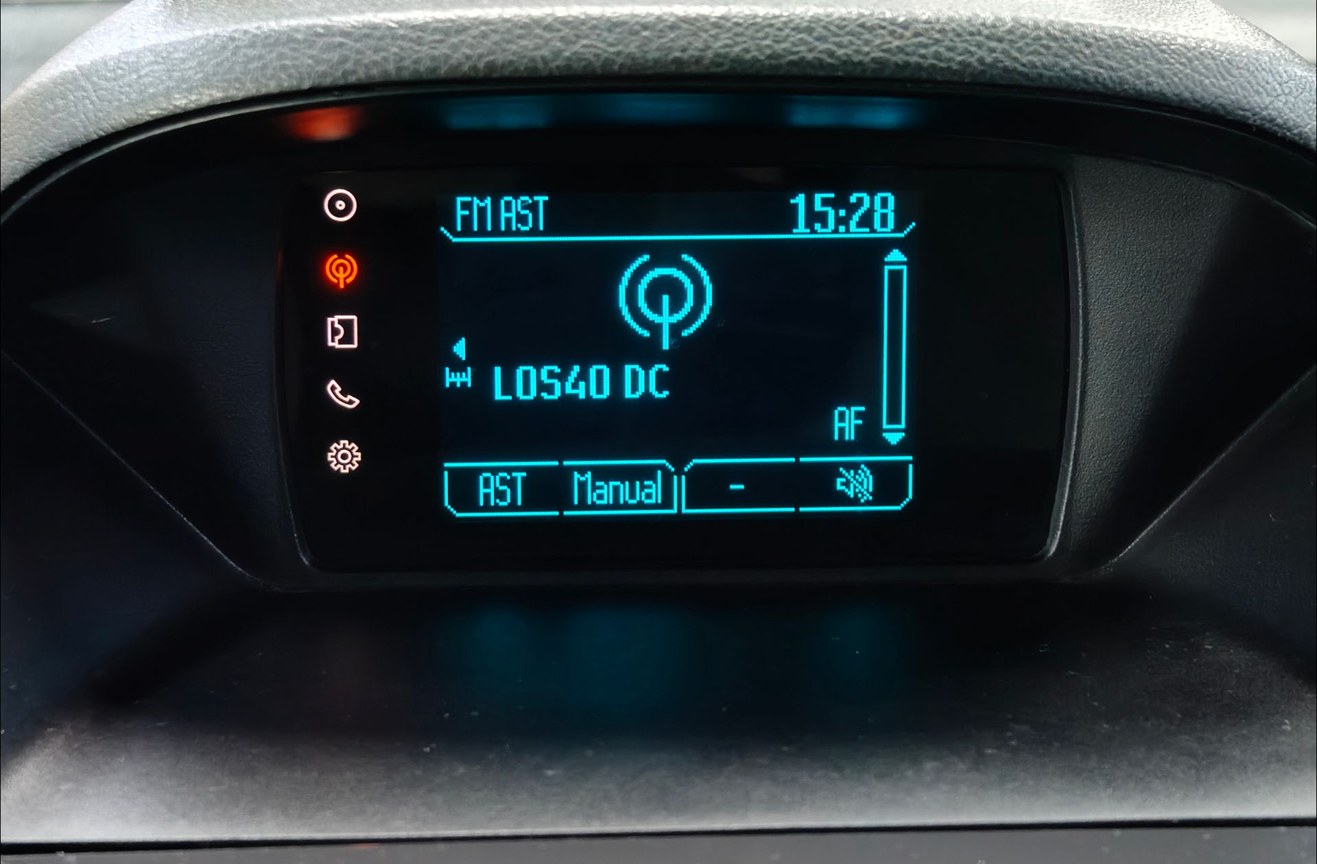 Ford Tourneo Courier 1.0 EcoBoost Titanium - foto 28