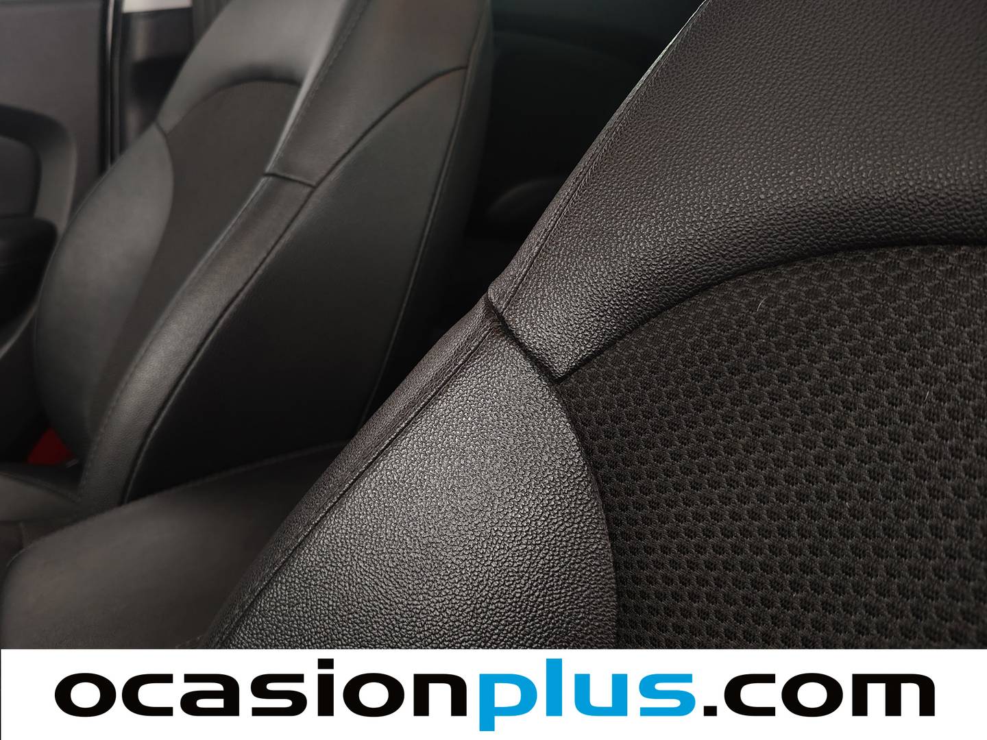 Equipamiento del Hyundai ix35 Hyundai ix35 1.6 GDi Tecno Star Sky 4x2 (135 CV)