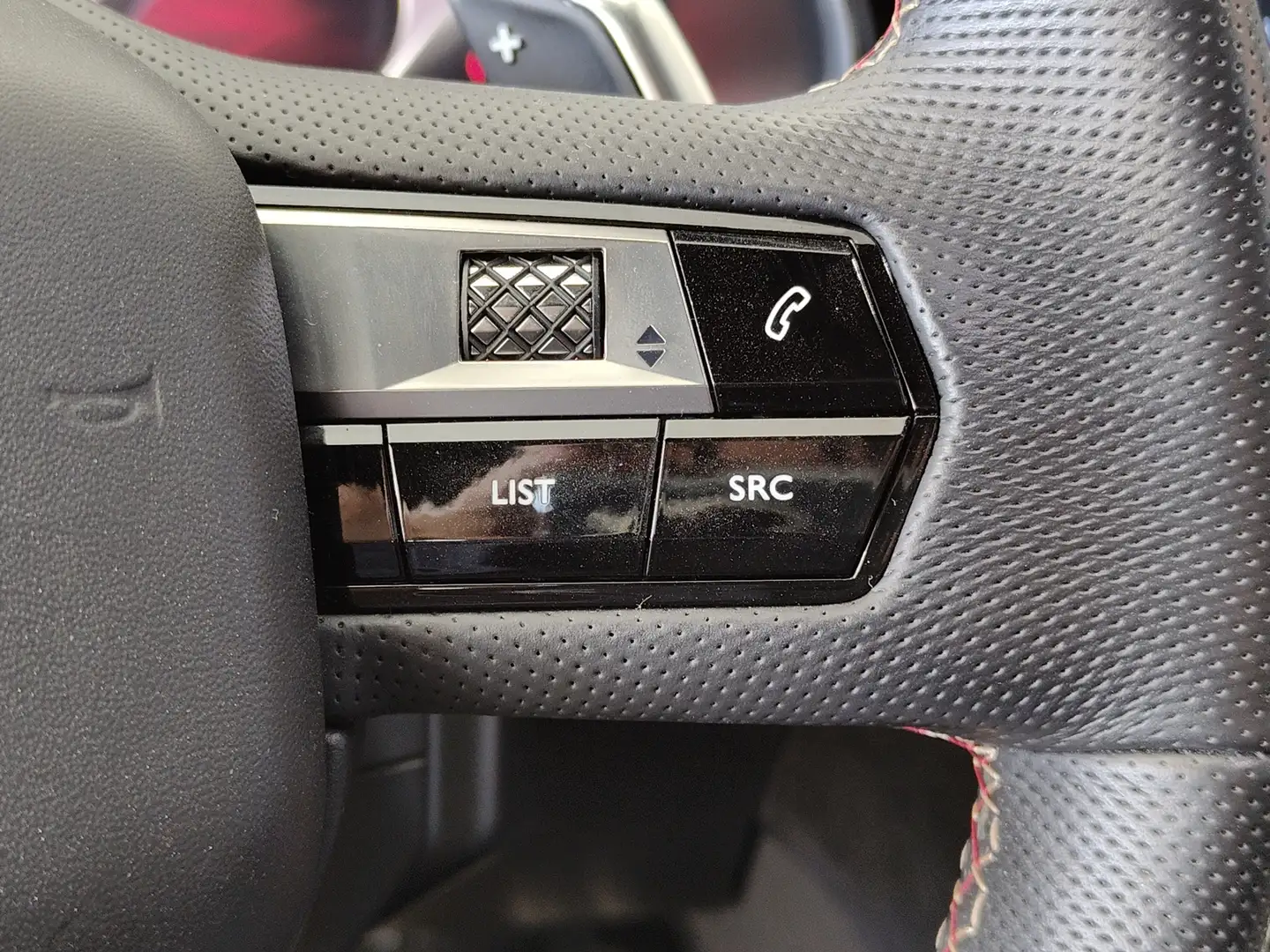 Foto DS DS 7 DS DS7 Crossback BlueHDi 130 Performance Line Auto (130 CV)