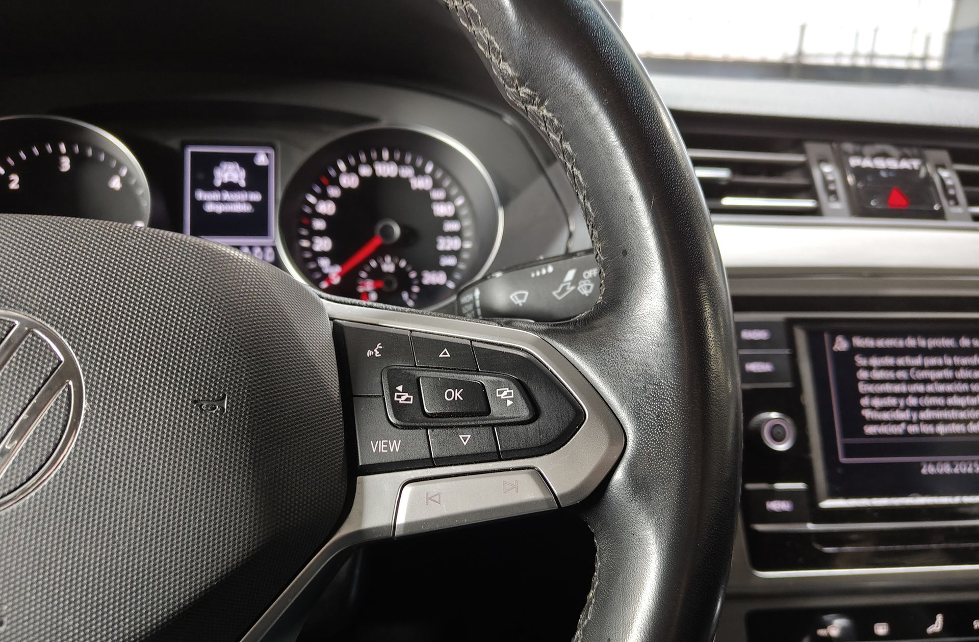Volkswagen Passat Business 2.0 TDI DSG - foto 26