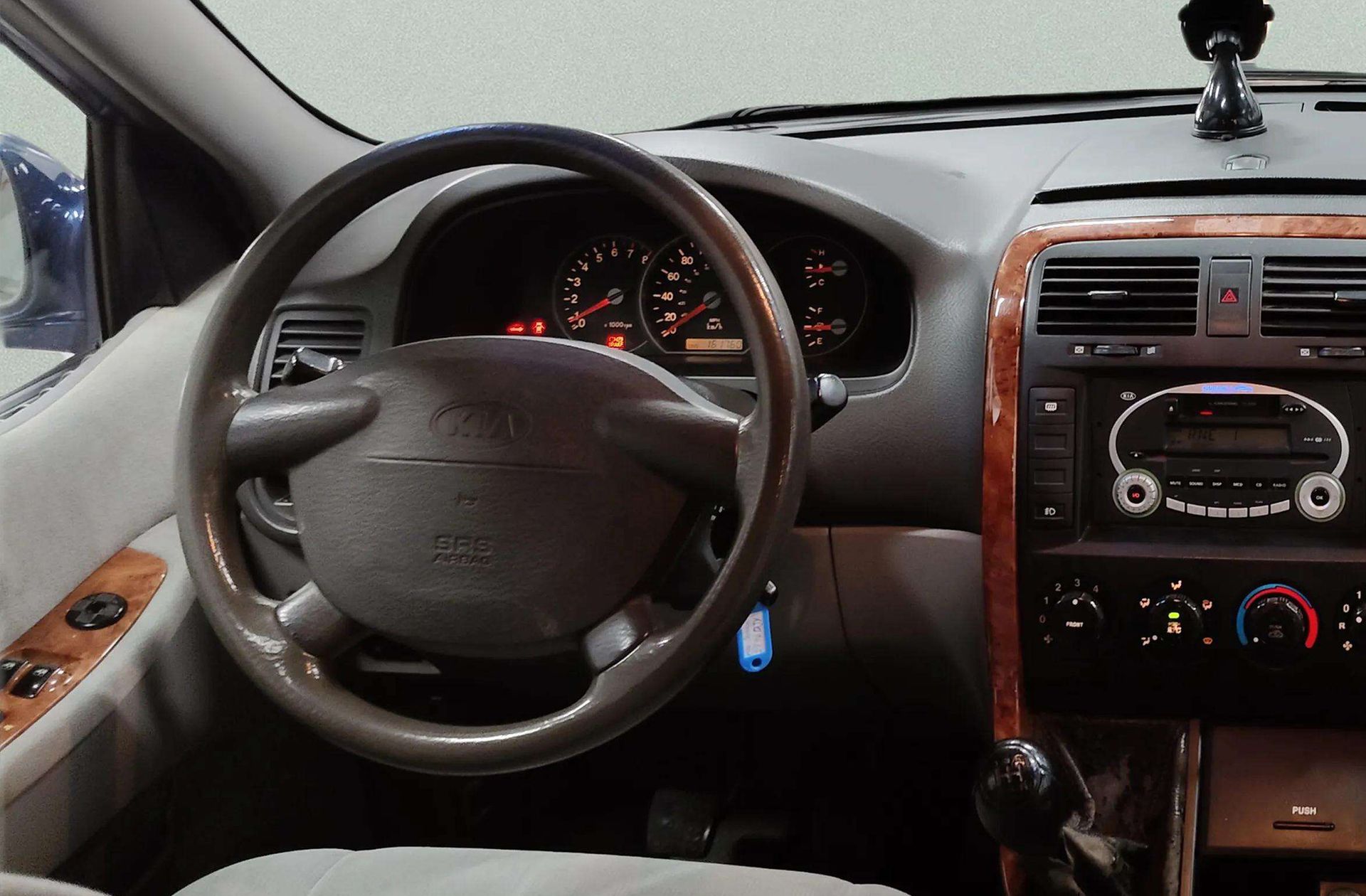 Kia Carnival 2.5 V6 LX 7 plazas - foto 19