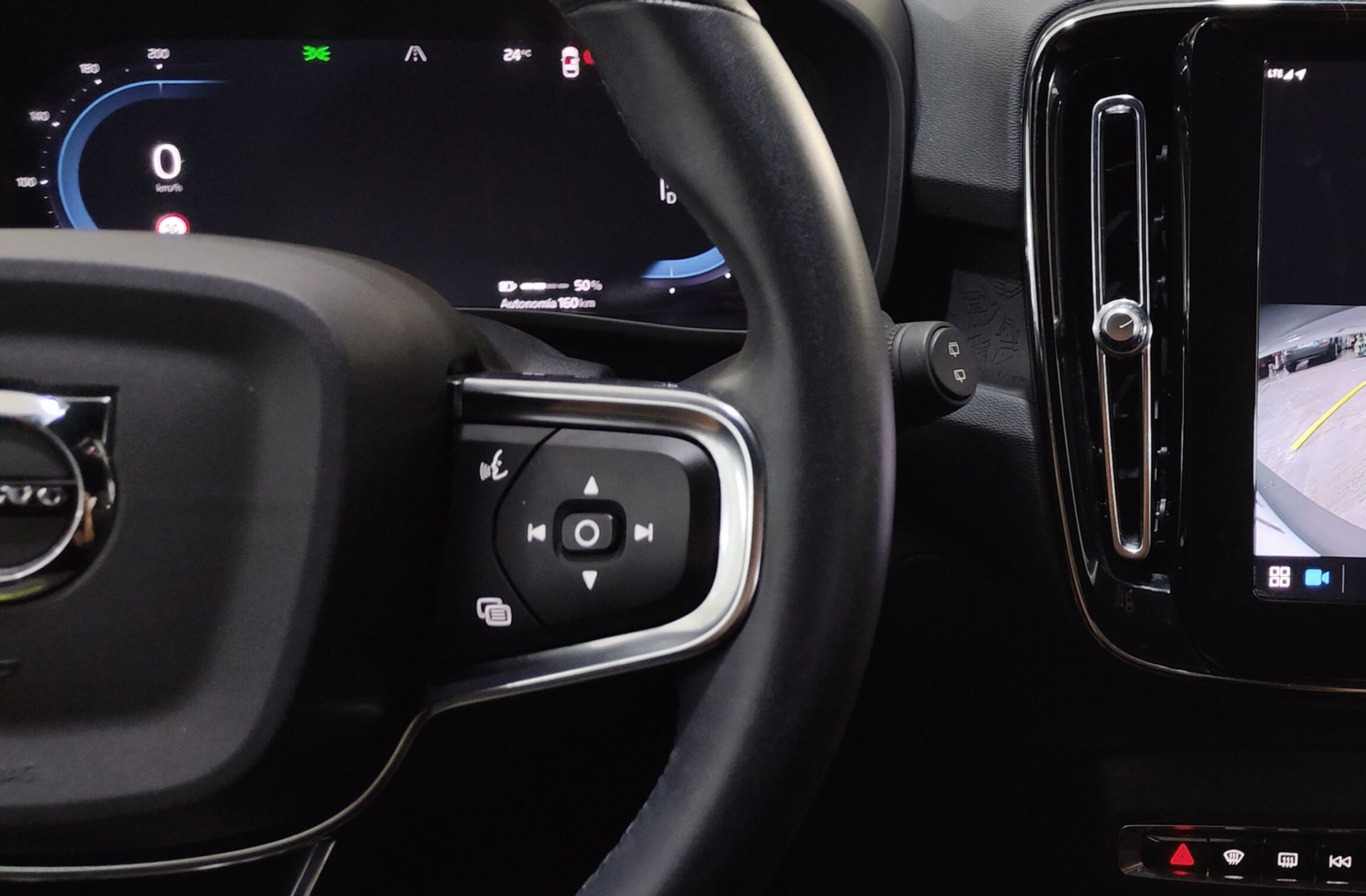 Volvo XC40 Recharge Plus - foto 28