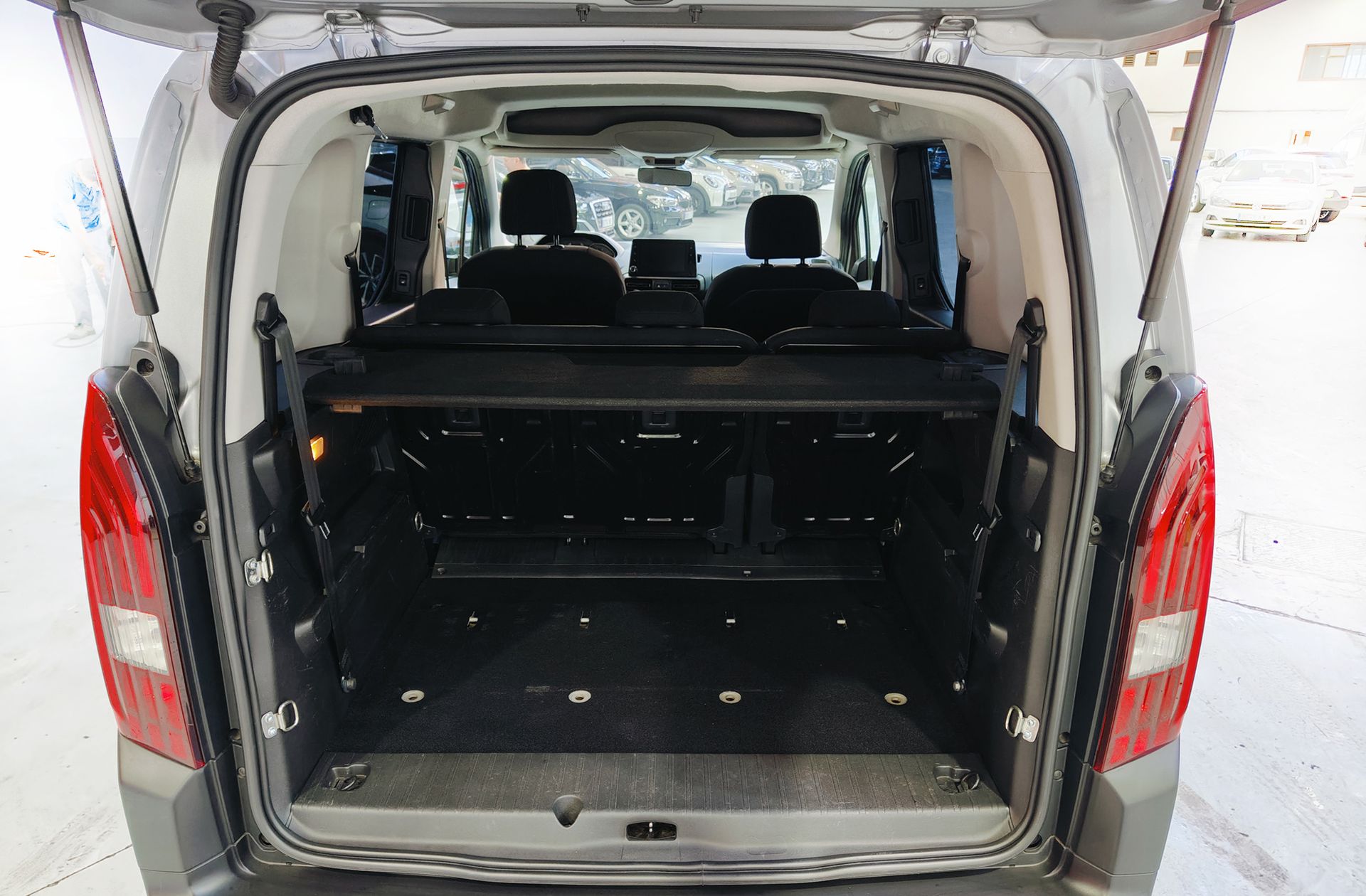Peugeot Rifter BlueHDi 130 Allure Standard 7 plazas - foto 15