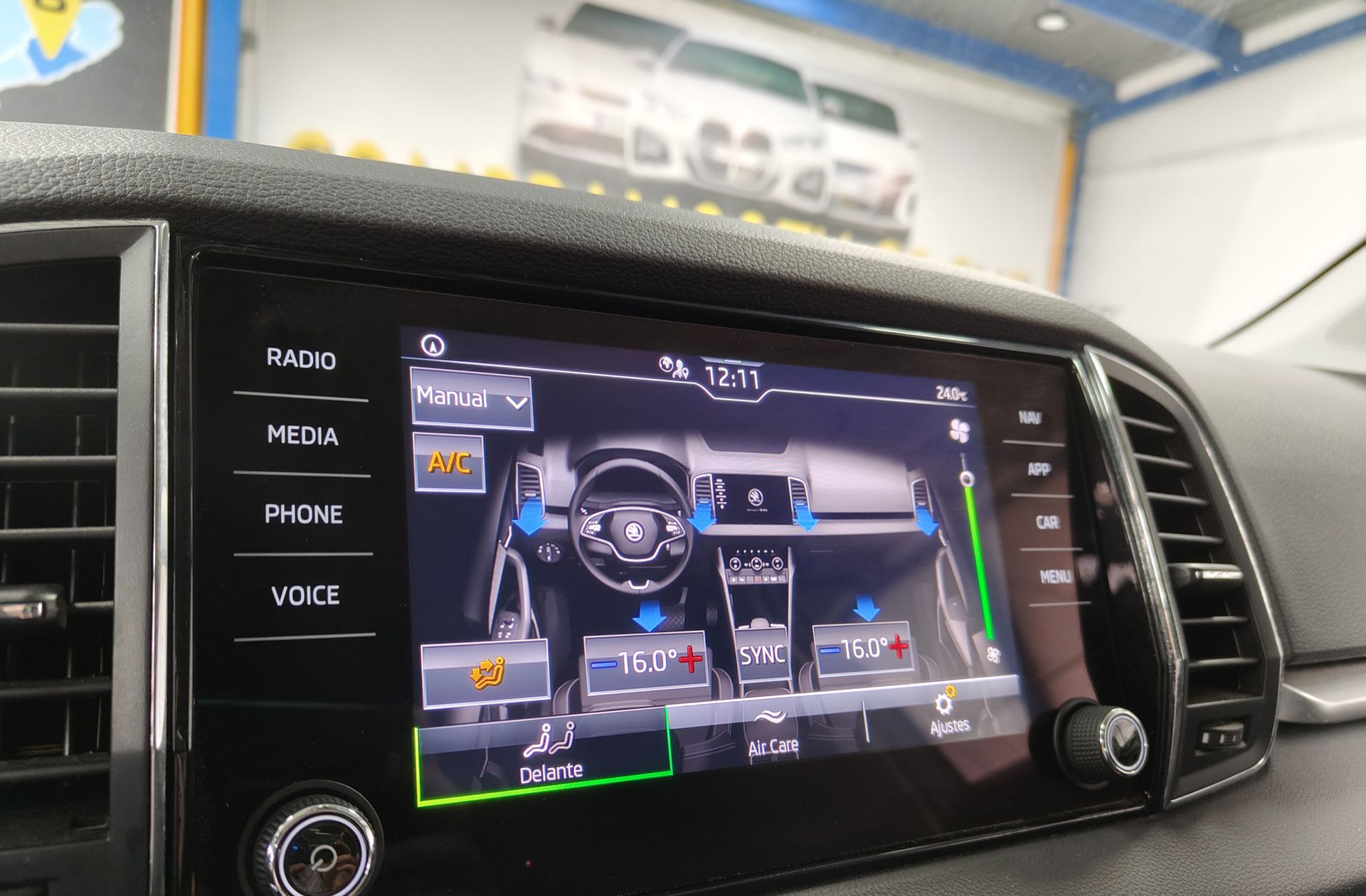 Škoda Karoq 2.0 TDI Selection - foto 29