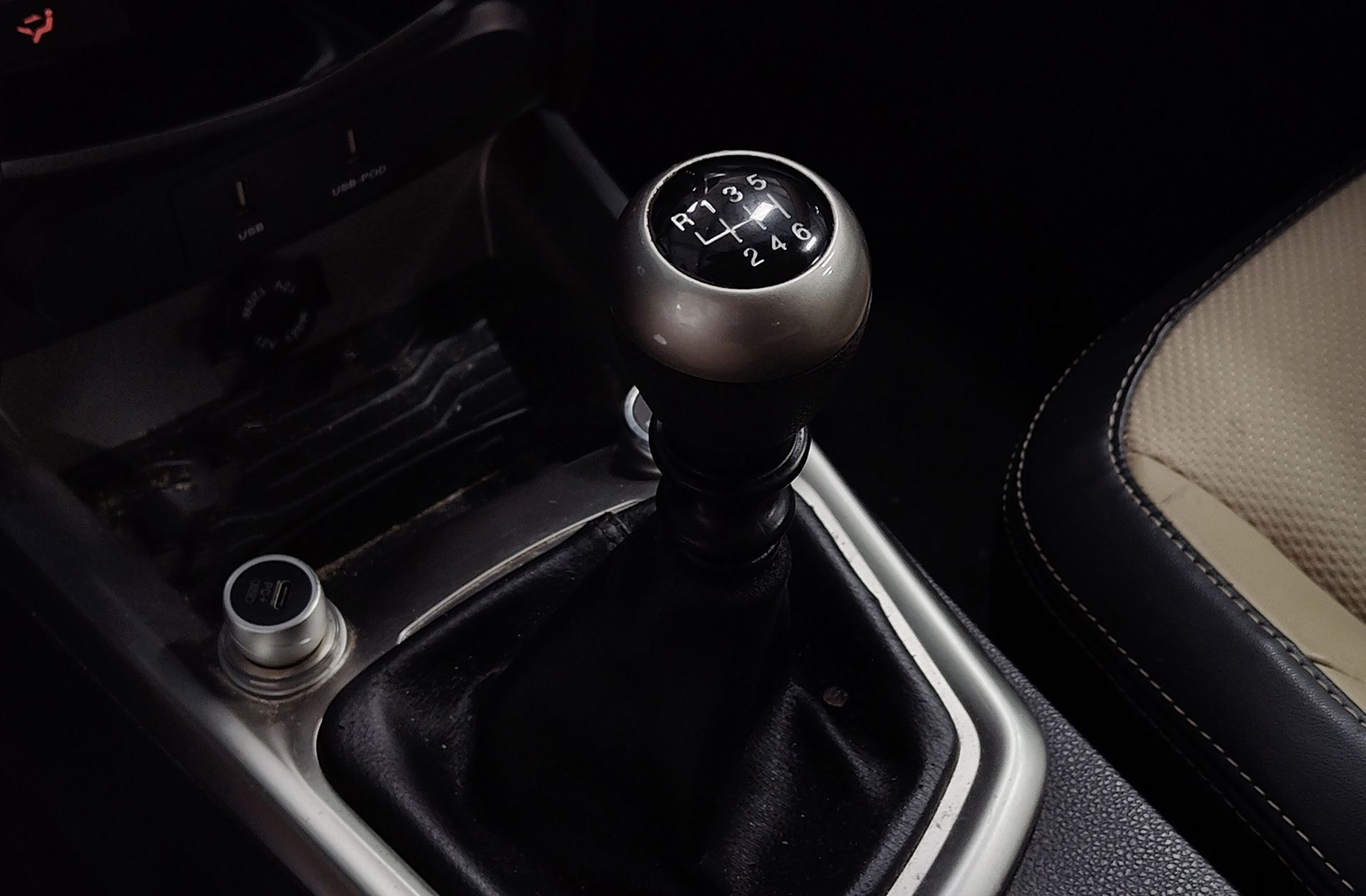 SsangYong Tivoli G16 GLP Premium 4x2 - foto 5