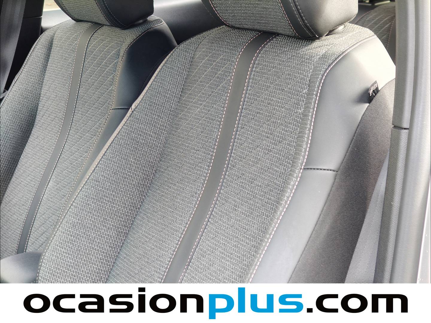 Foto Peugeot 2008 Peugeot 2008 Allure Hybrid eDCS6 (136 CV)