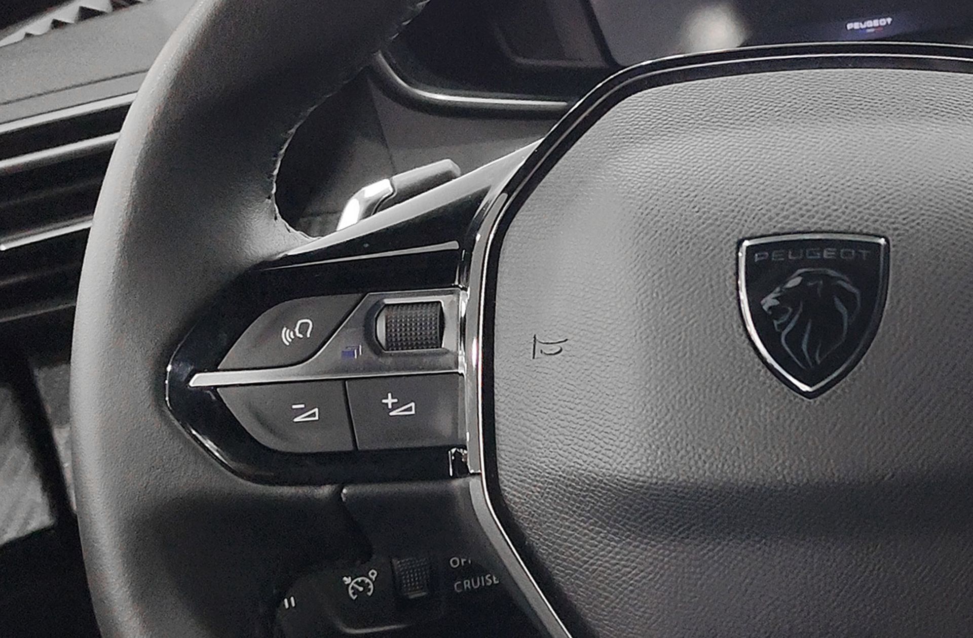 Peugeot 2008 Allure Hybrid eDCS6 - foto 28