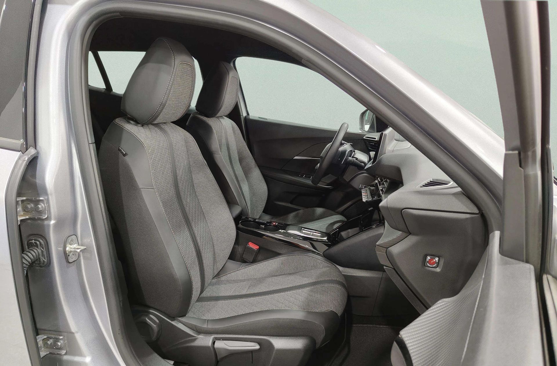 Peugeot 2008 Allure Hybrid eDCS6 - foto 17