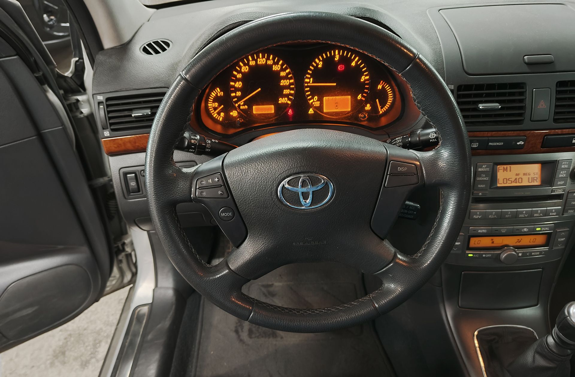 Toyota Avensis 2.2 D-4D Executive - foto 22