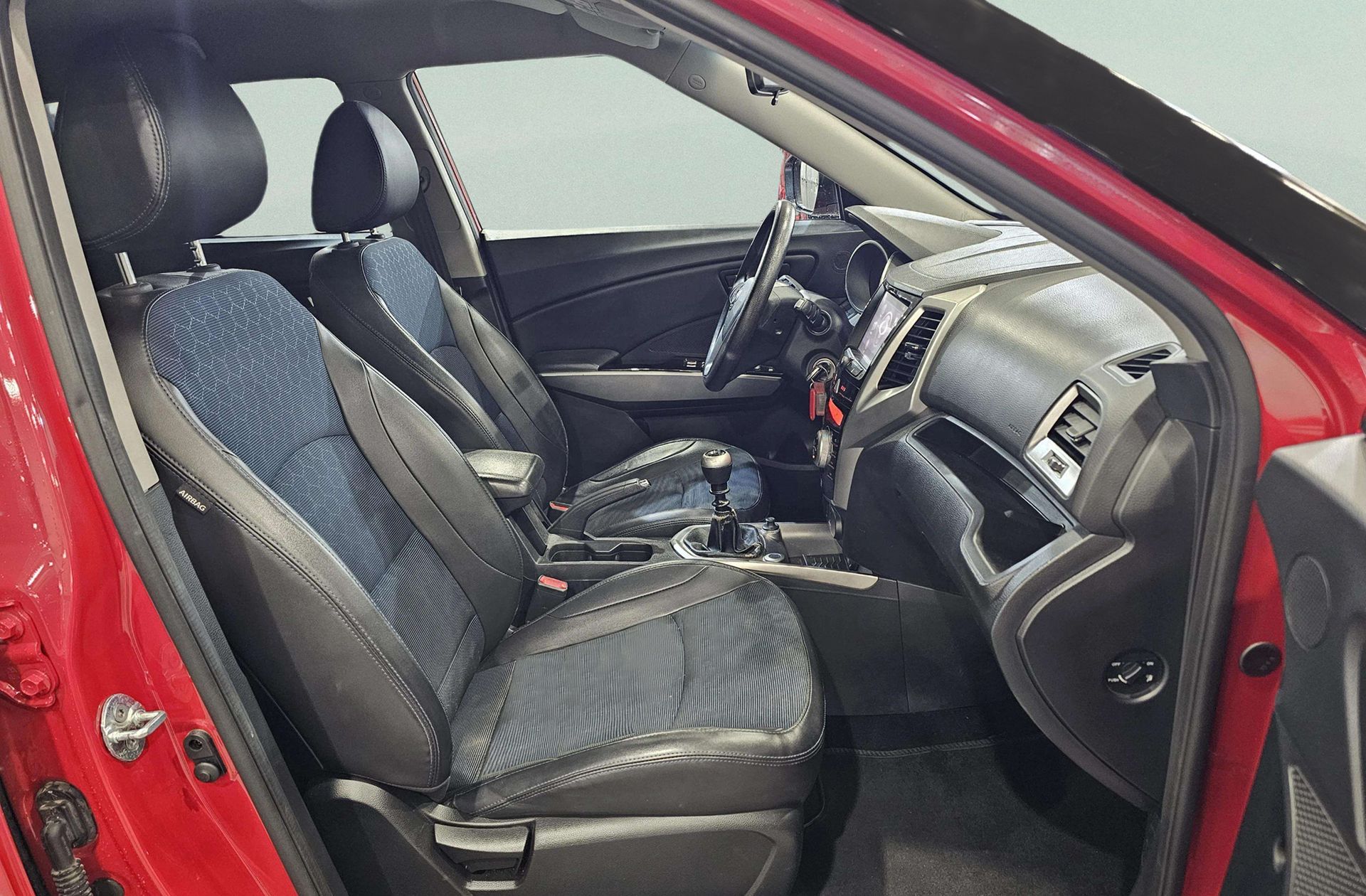 SsangYong Tivoli D16T Premium 4x2 - foto 17