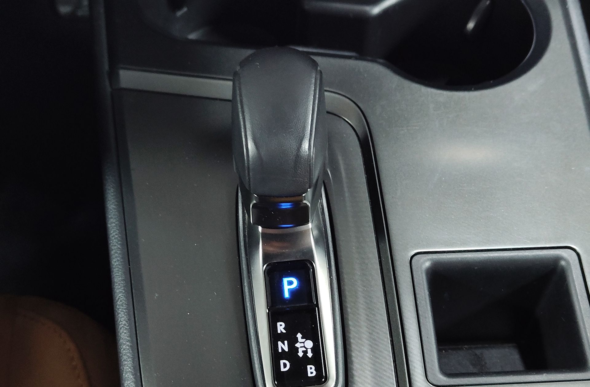 Lexus UX 300h Plus - foto 5