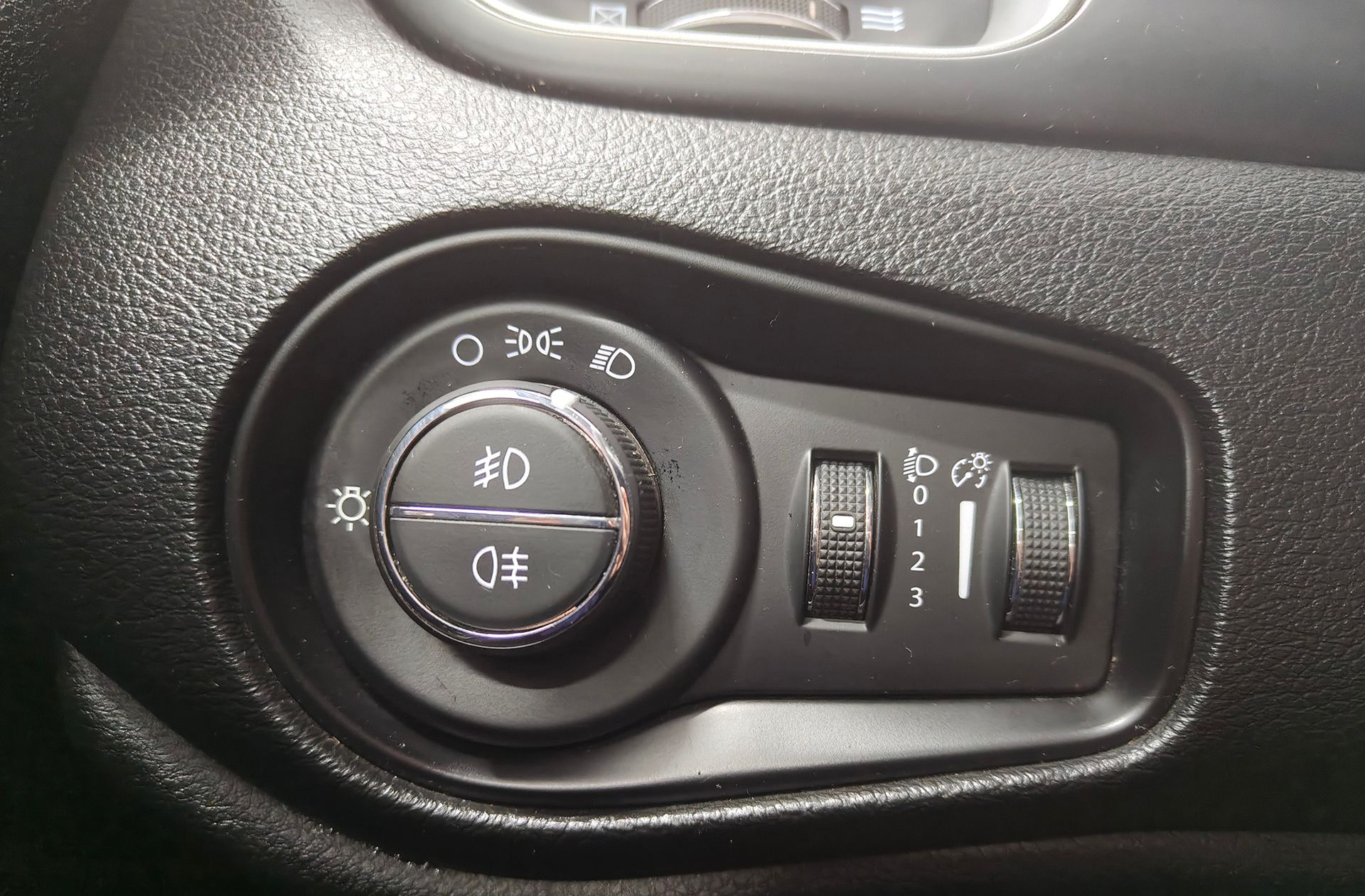 Jeep Renegade 1.6 MultiJet Longitude 4x2 E6 - foto 11