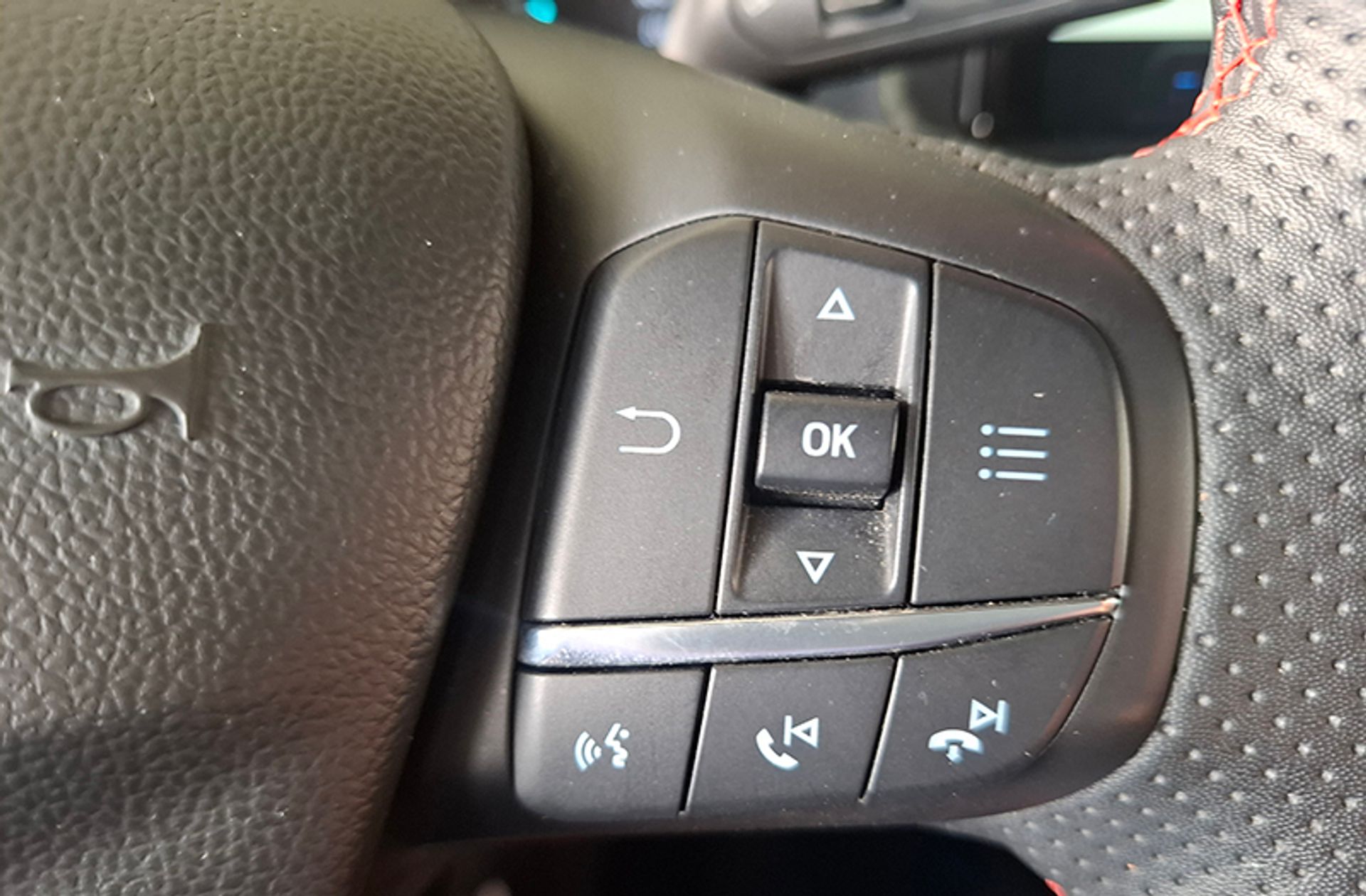 Ford Focus 1.0 EcoBoost MHEV ST-Line - foto 25