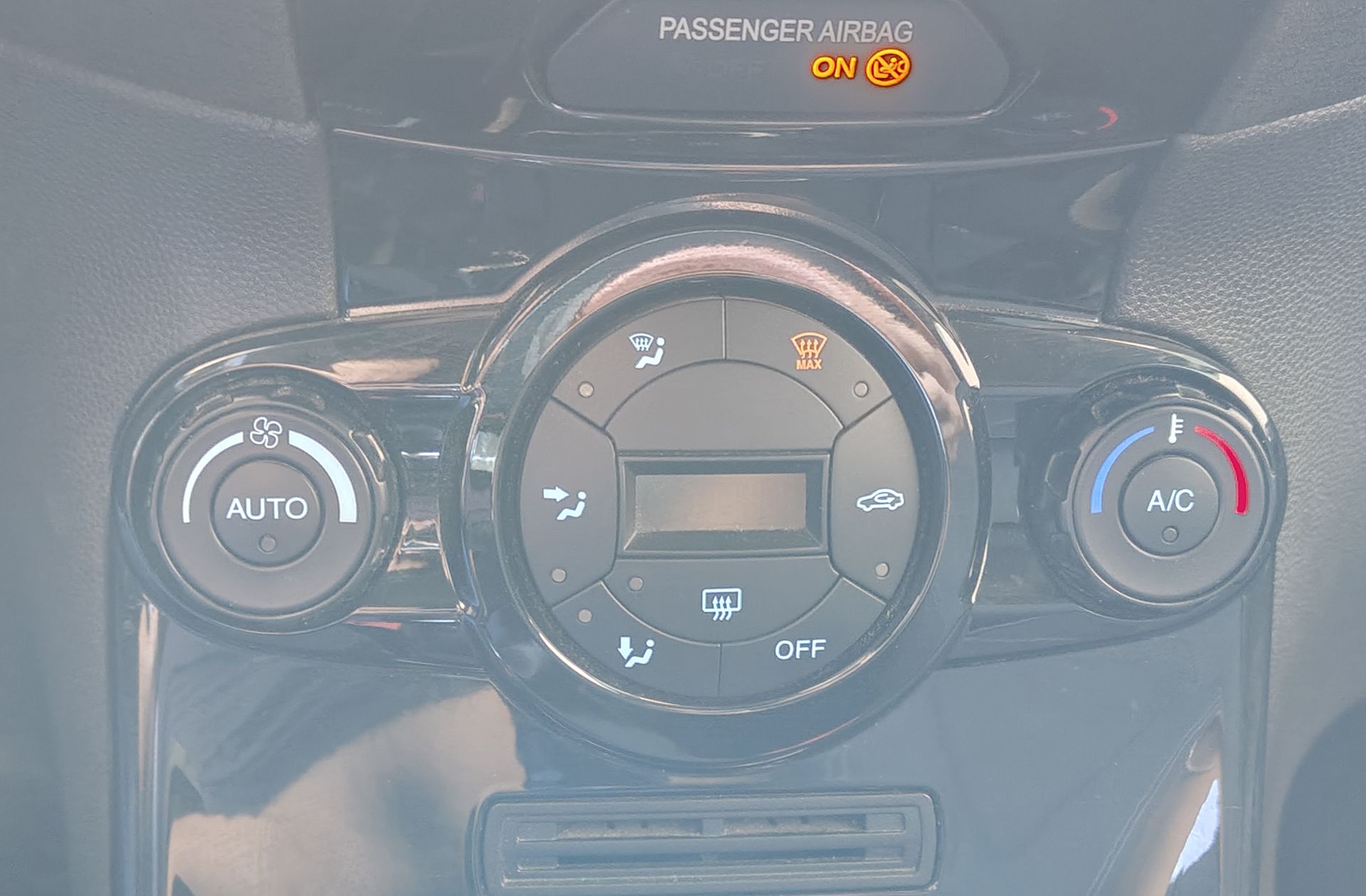Ford Fiesta 1.0 EcoBoost Titanium - foto 30