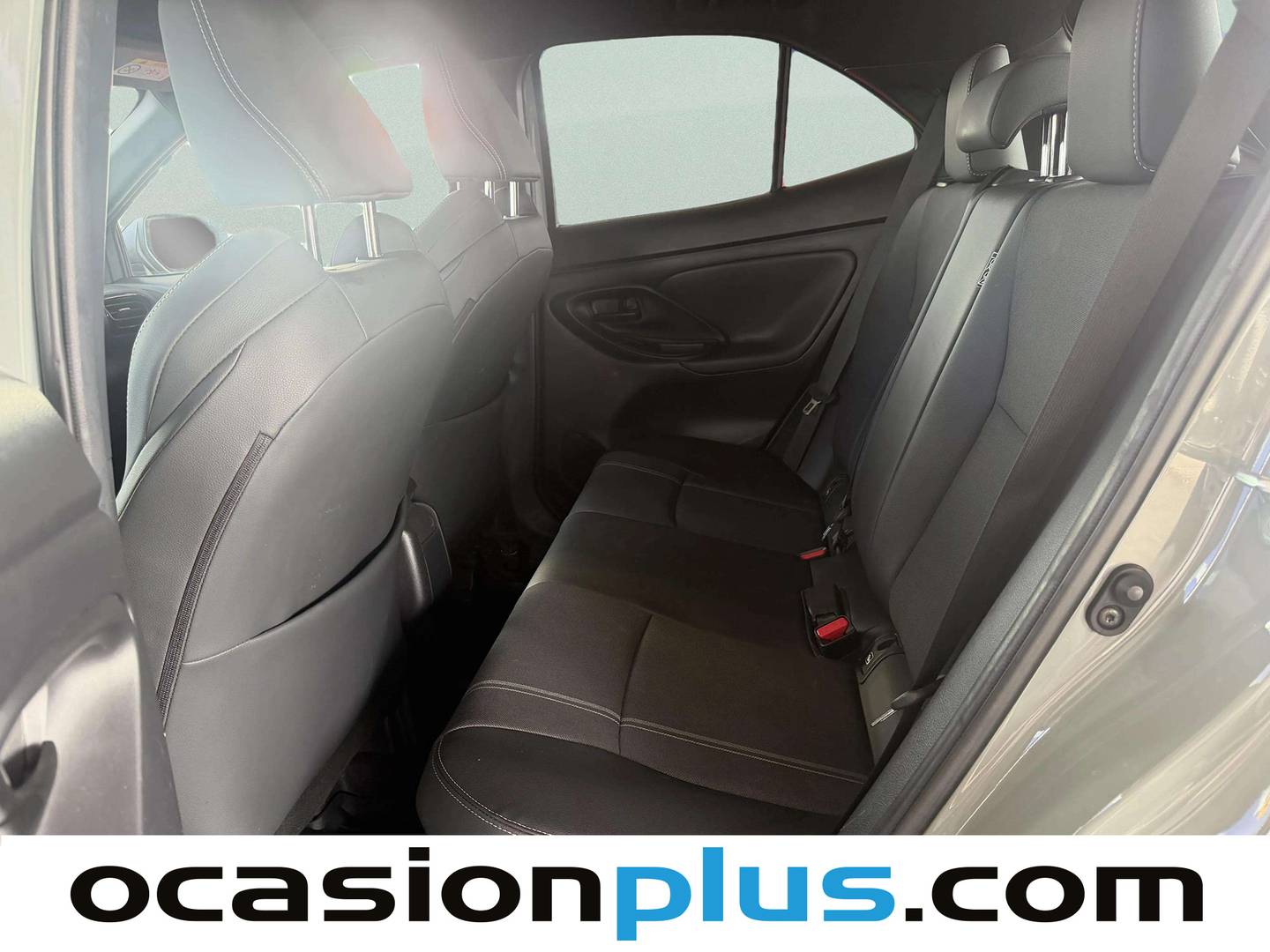 Foto asientos traseros Toyota Yaris Cross Toyota Yaris Cross 130H Premiere Edition AWD Auto (130 CV)
