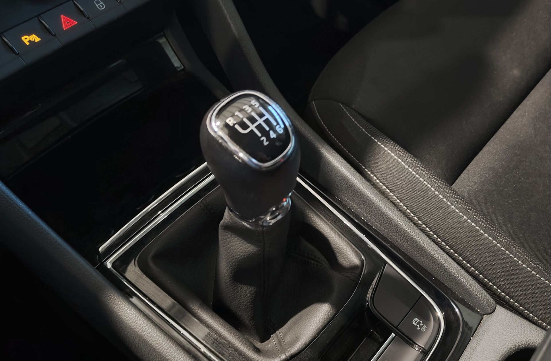 Škoda Karoq 2.0 TDI Selection - foto 5