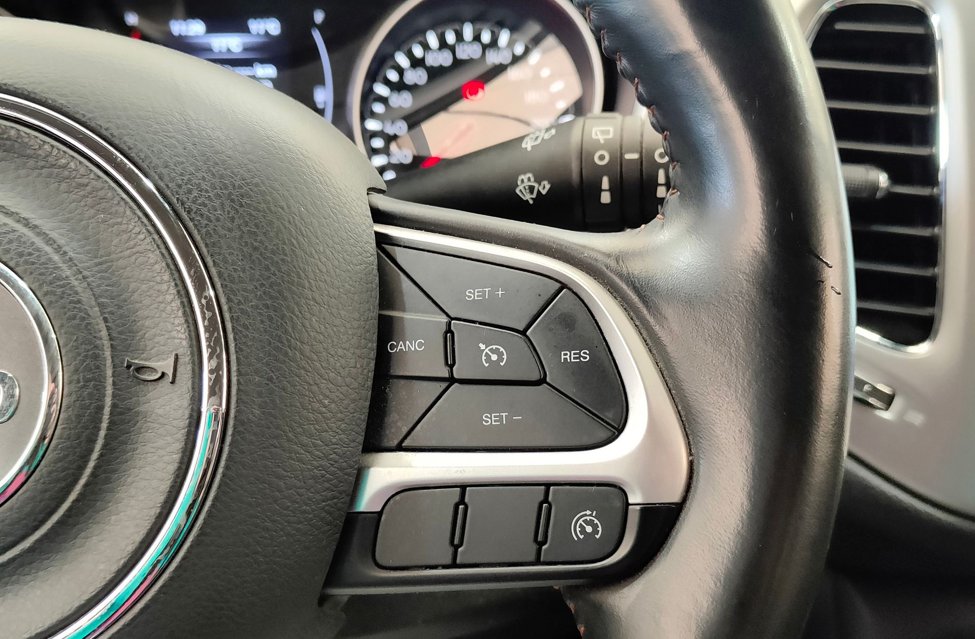Jeep Compass 1.4 MultiAir Longitude 4x2 - foto 26