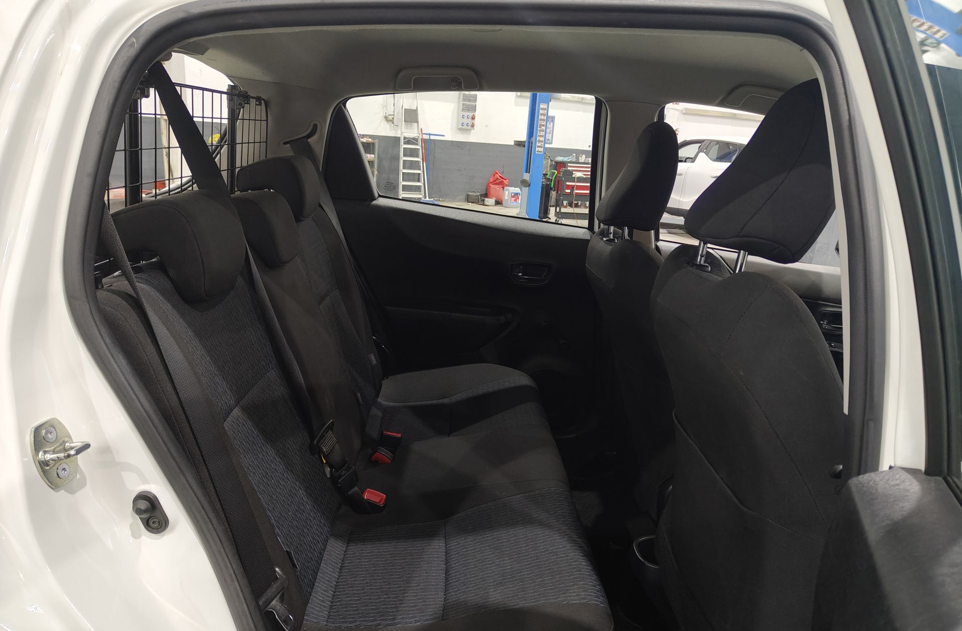 Toyota Yaris 90D Active - foto 14
