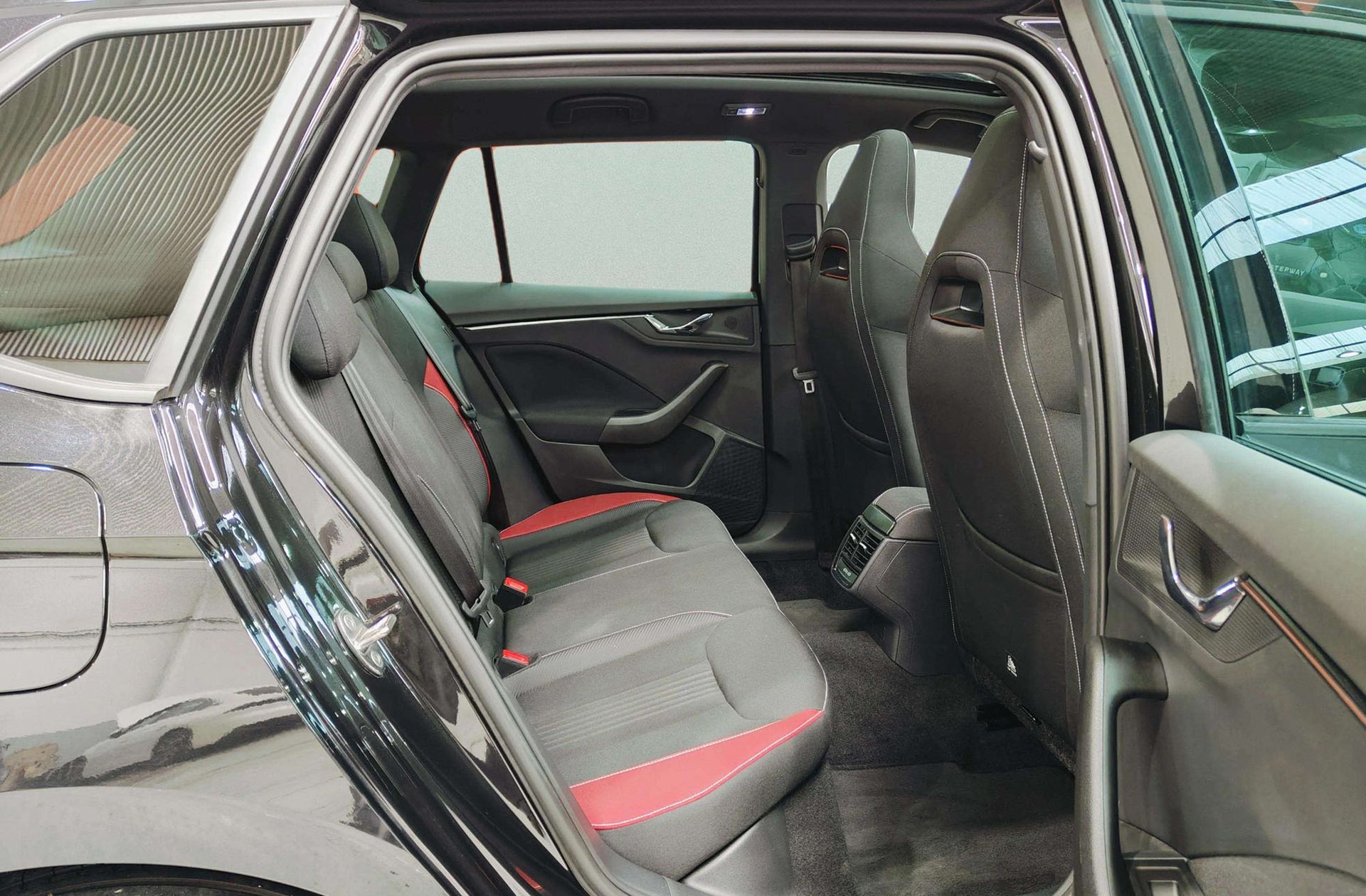 Škoda Kamiq 1.5 TSI Monte Carlo - foto 18