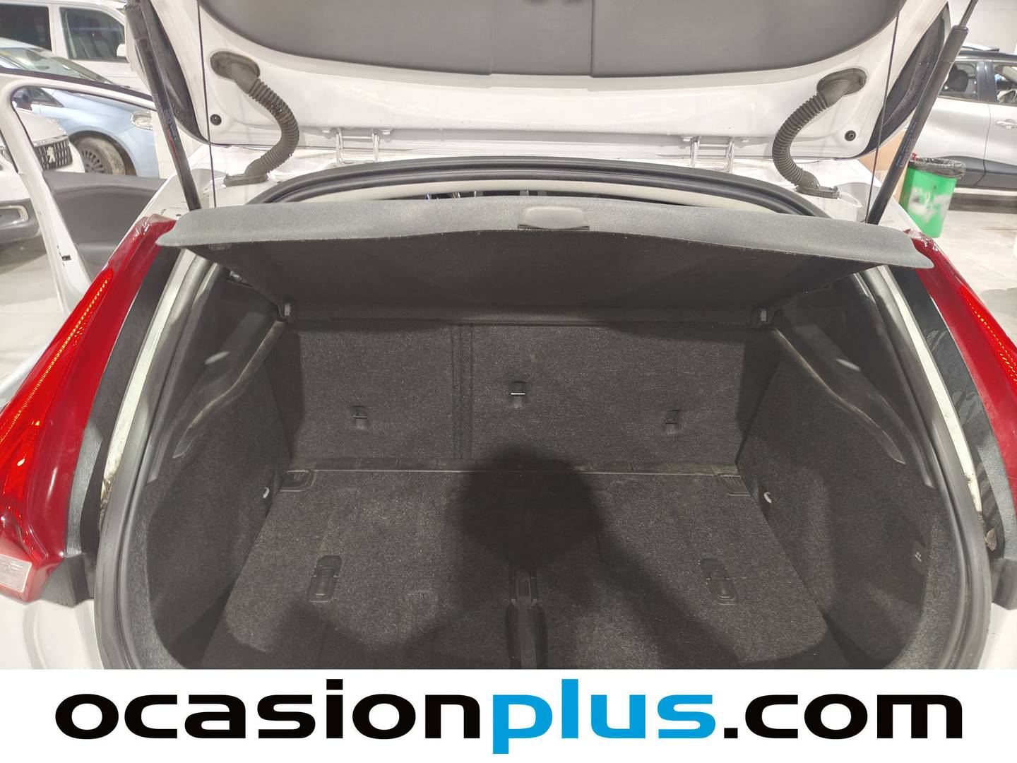 Foto Volvo V40 Volvo V40 2.0 D3 Momentum Auto (150 CV)