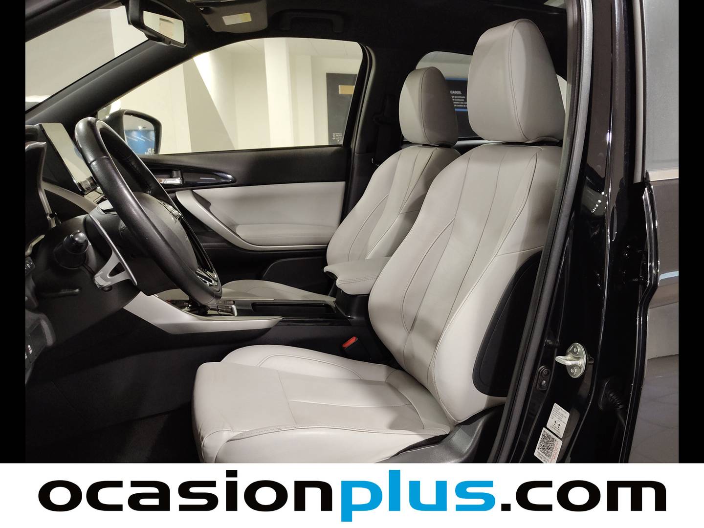 Foto asientos delanteros Mitsubishi Eclipse Cross Mitsubishi Eclipse Cross 2.4 PHEV Kaiteki+ 4WD Auto (188 CV)