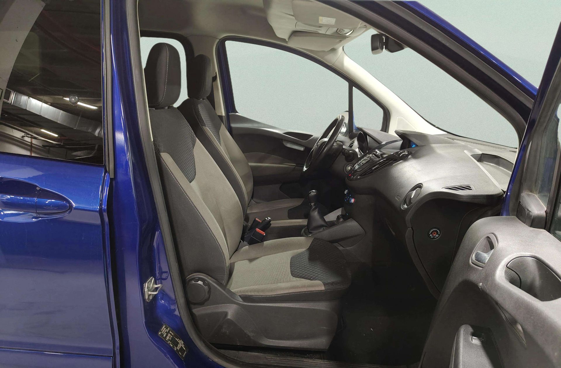 Ford Tourneo Courier 1.0 EcoBoost Titanium - foto 16