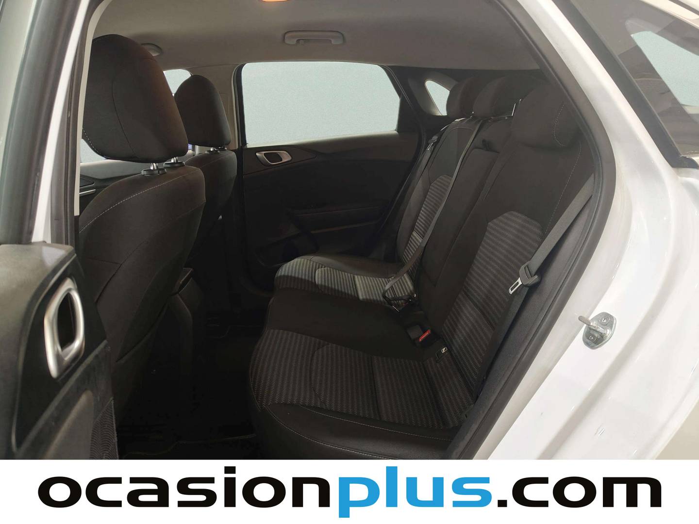 Foto asientos traseros KIA Ceed Kia Ceed 1.6 MHEV iMT Drive (136 CV)