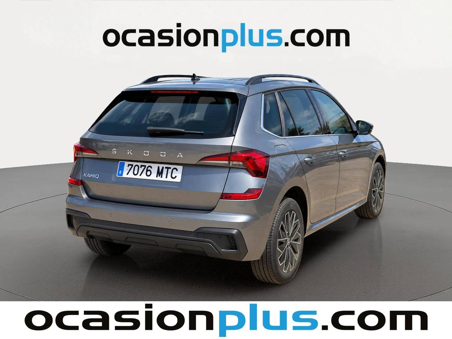 Foto trasera Skoda Kamiq Skoda Kamiq 1.0 TSI Design DSG (115 CV) derecha