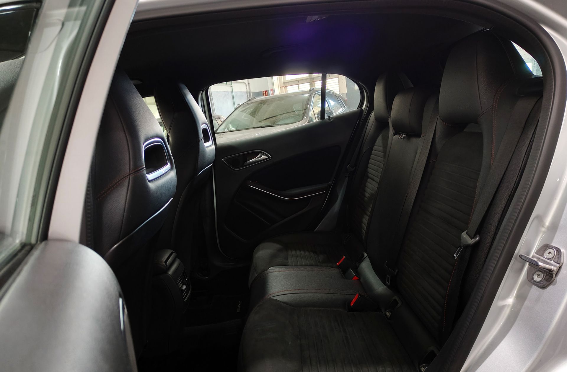 Mercedes-Benz GLA 180 Pack AMG - foto 11