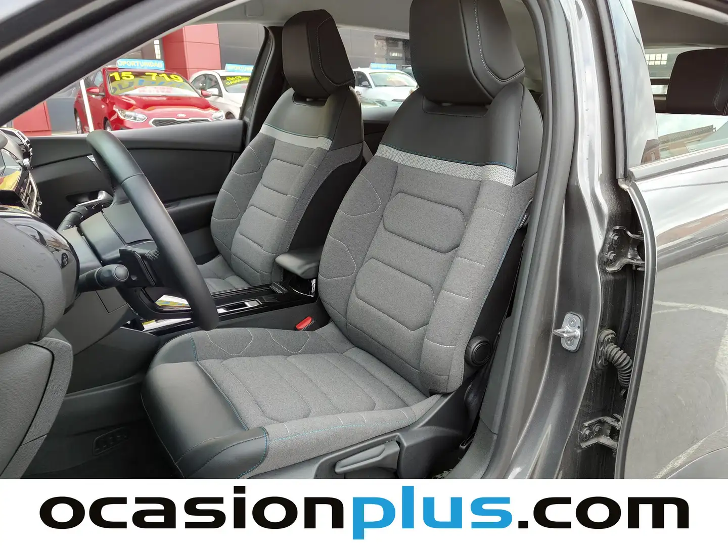 Foto Citroën C4 Citroen C4 Hybrid 136 e-DCS6 Plus