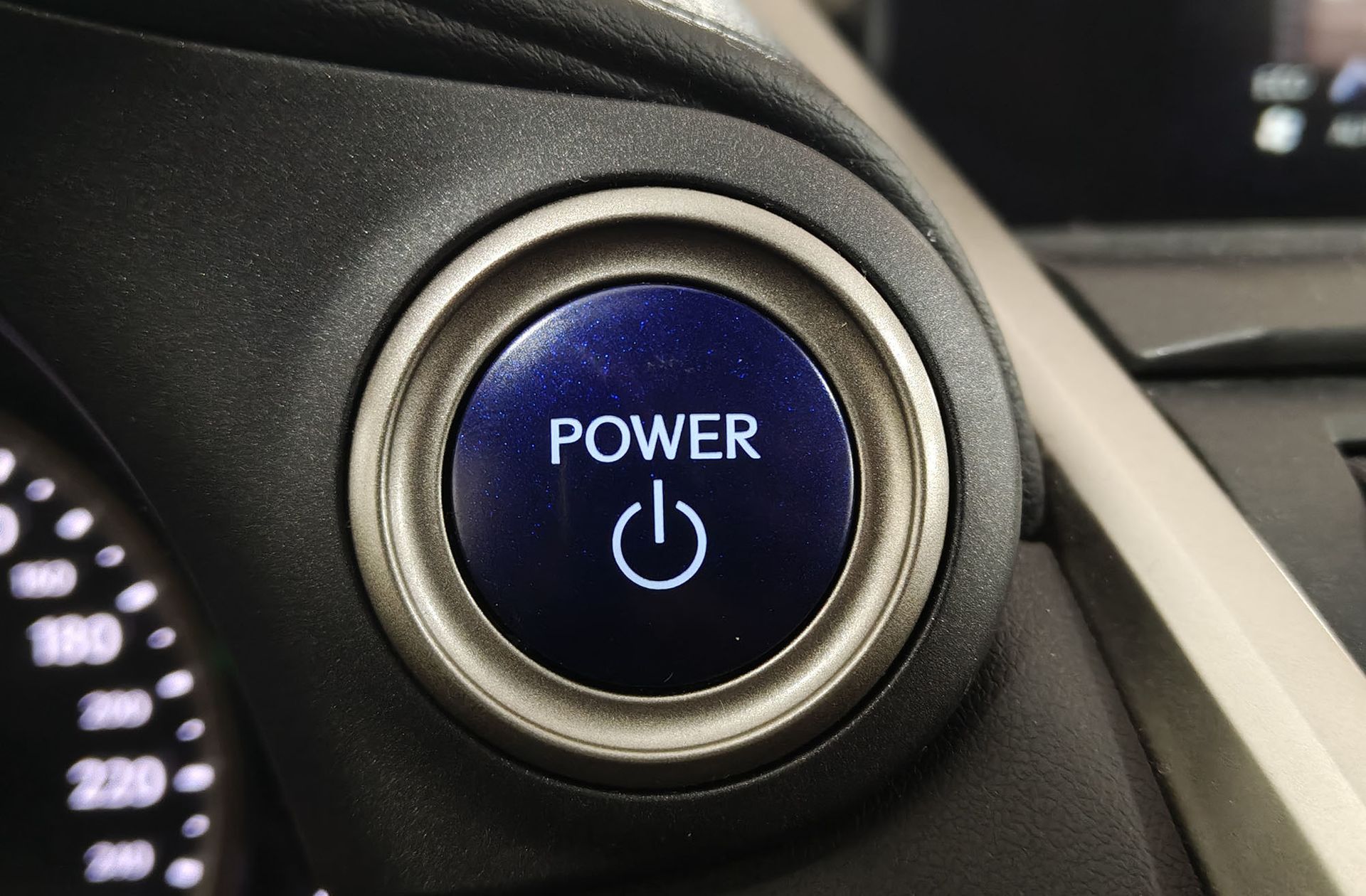 Lexus NX 300h Premium 2WD - foto 36