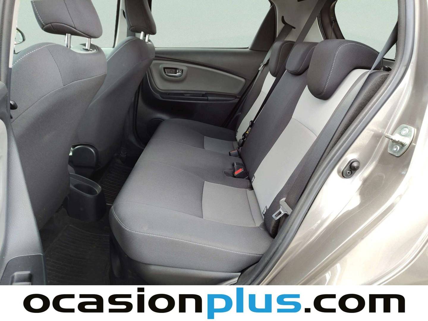 Foto asientos traseros Toyota Yaris Toyota Yaris 100H Feel (100 CV)