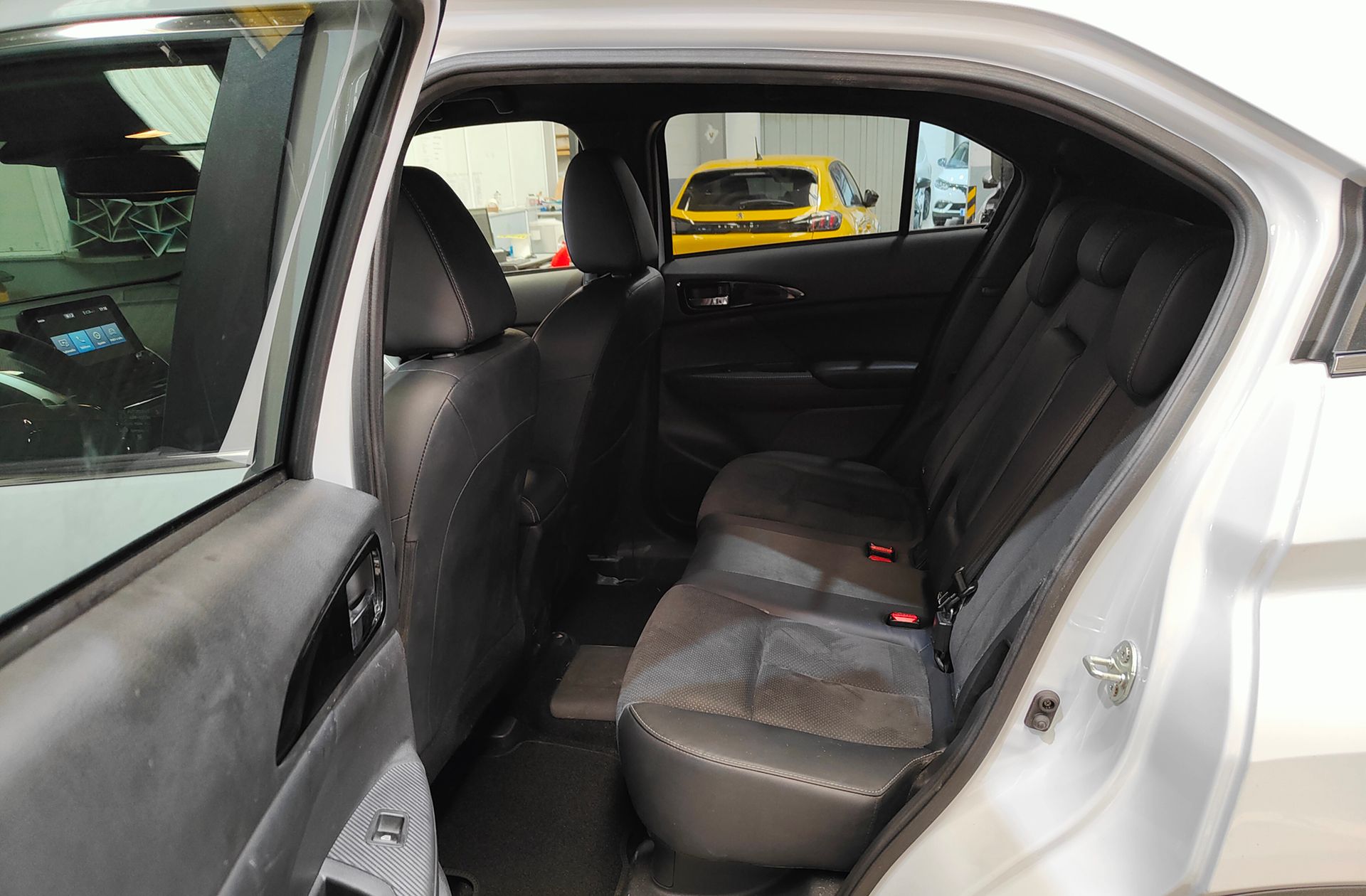 Mitsubishi Eclipse Cross 2.4 PHEV Kaiteki 4WD - foto 15