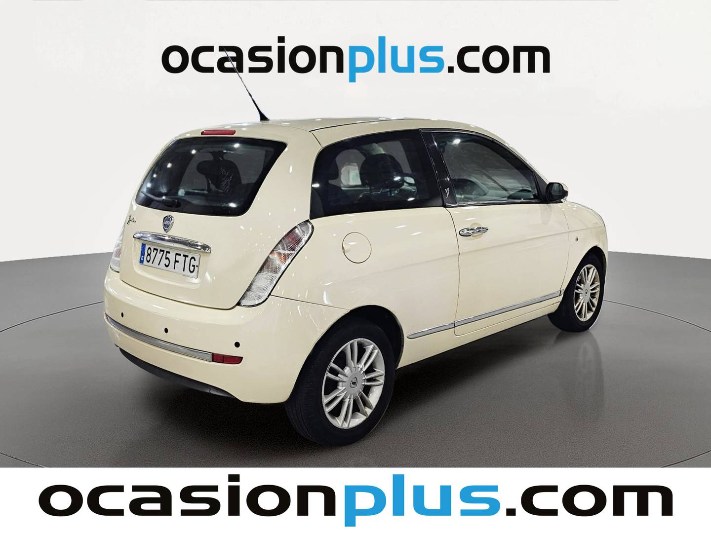 Foto trasera Lancia Ypsilon Lancia Ypsilon 1.4 8v Platino (77 CV) derecha