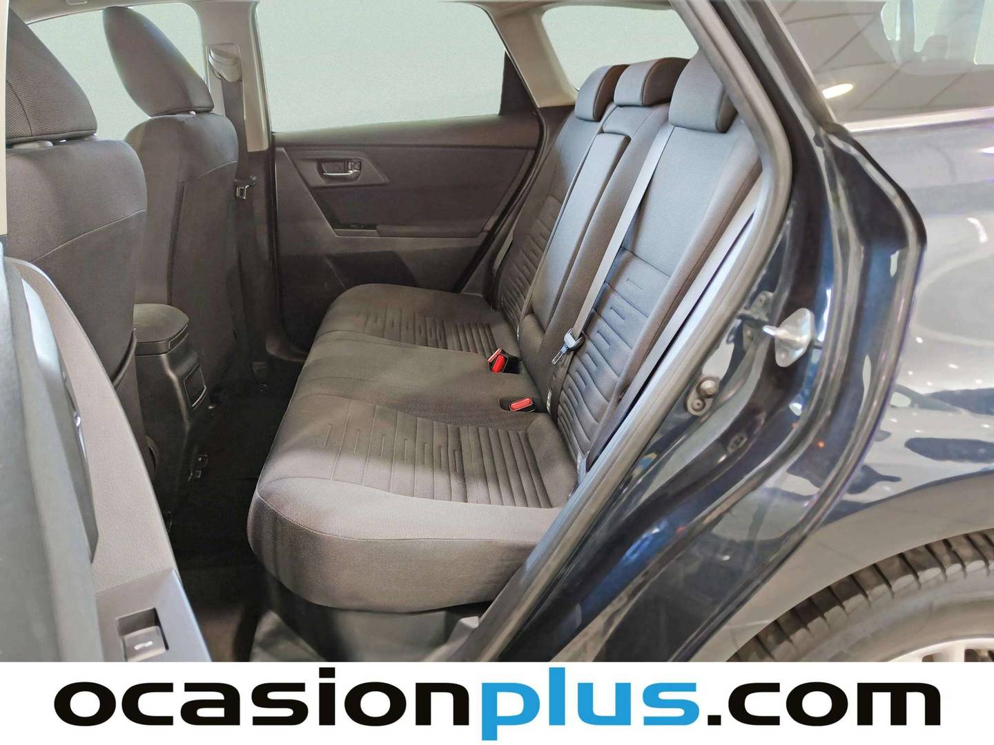Foto asientos traseros Toyota Auris Toyota Auris 140H Touring Sports Active (136 CV)