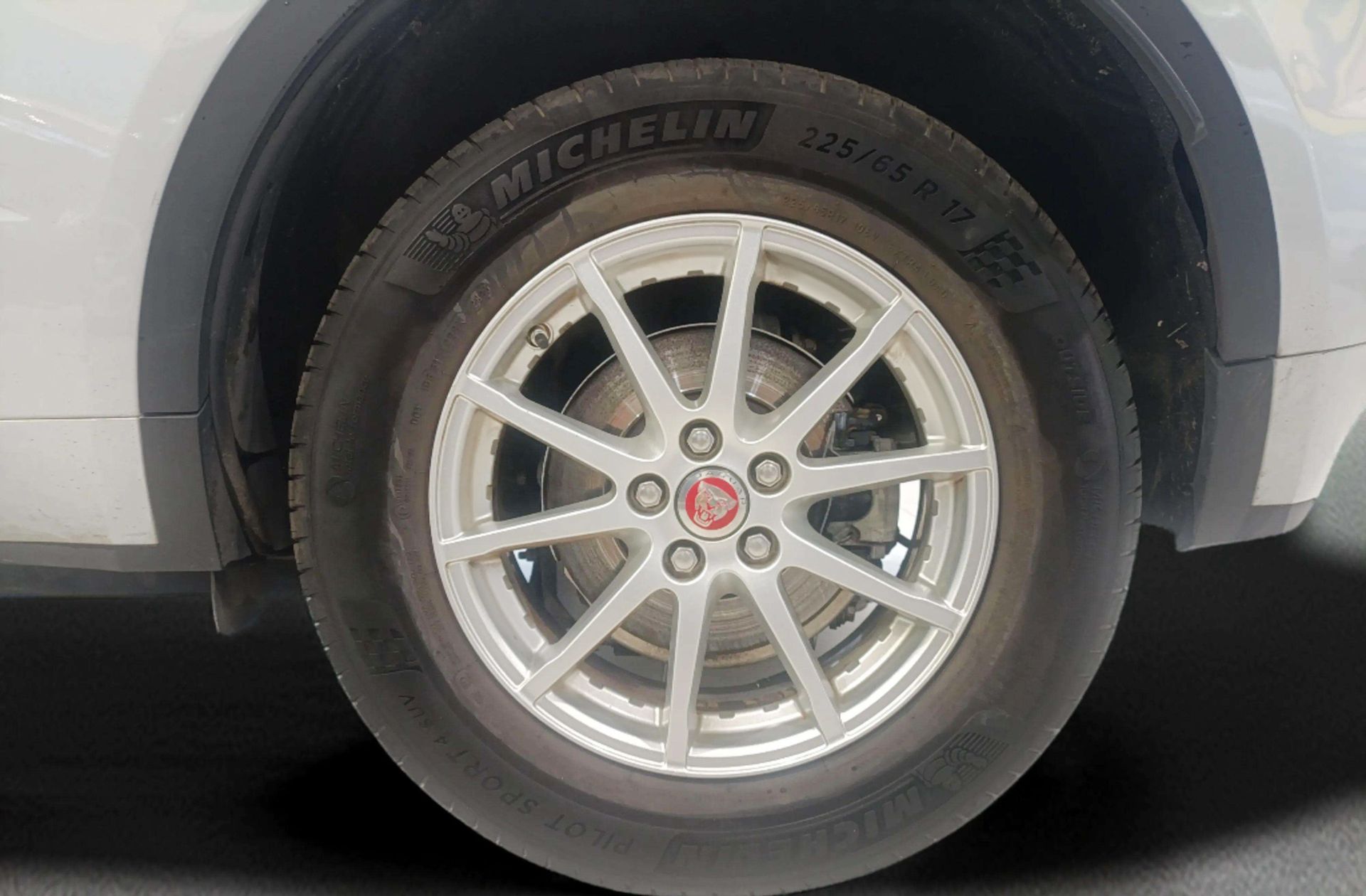 Jaguar E-Pace 2.0D R-Dynamic 4WD - foto 36