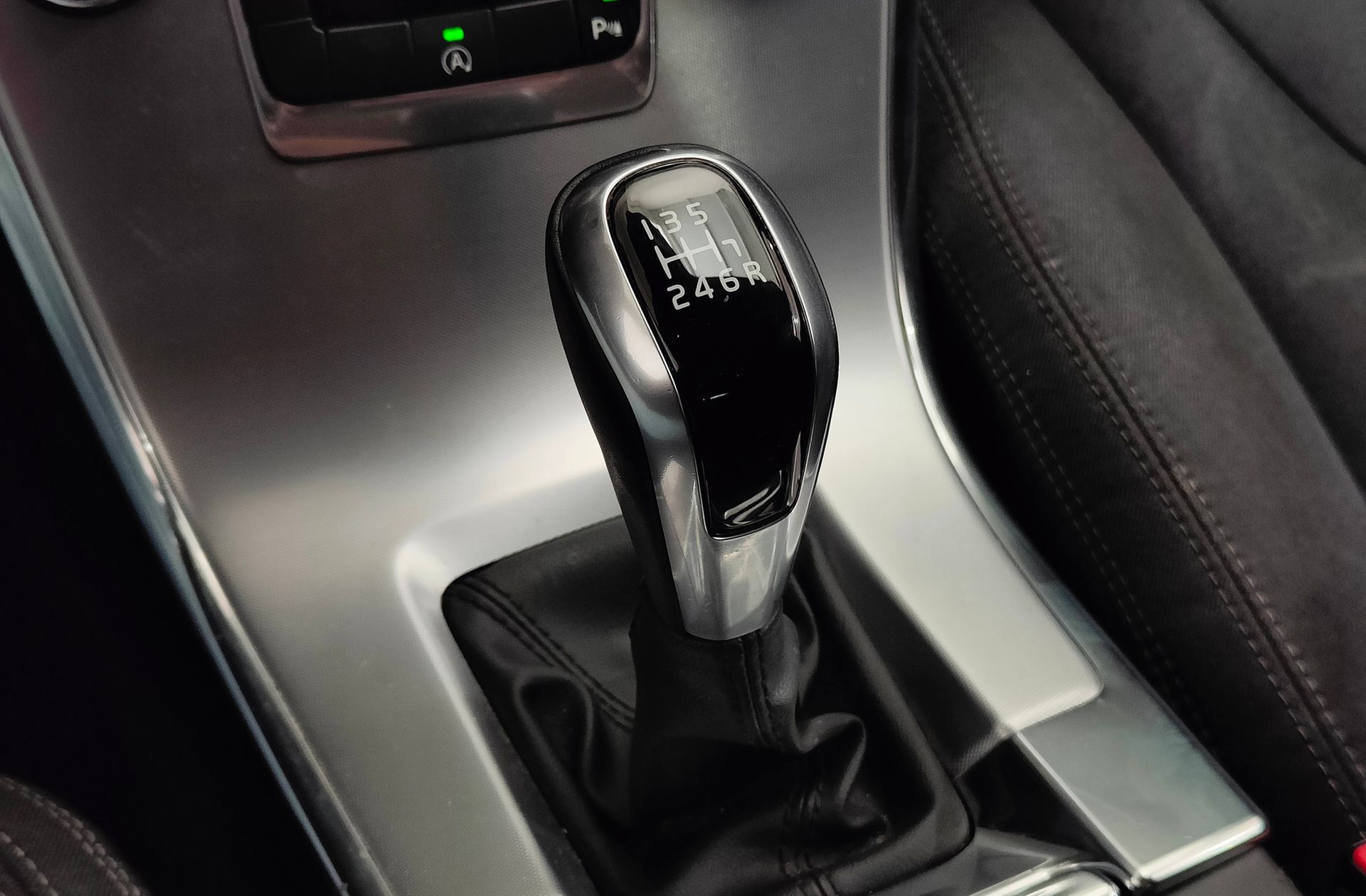 Volvo XC60 D3 Kinetic - foto 5